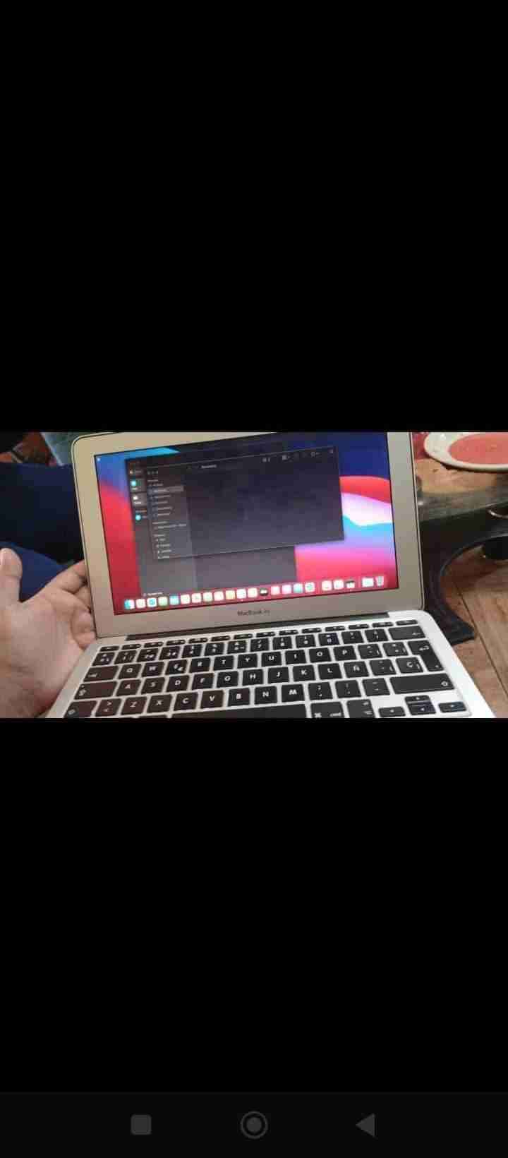MacBook Air en buen estado - miniatura 2