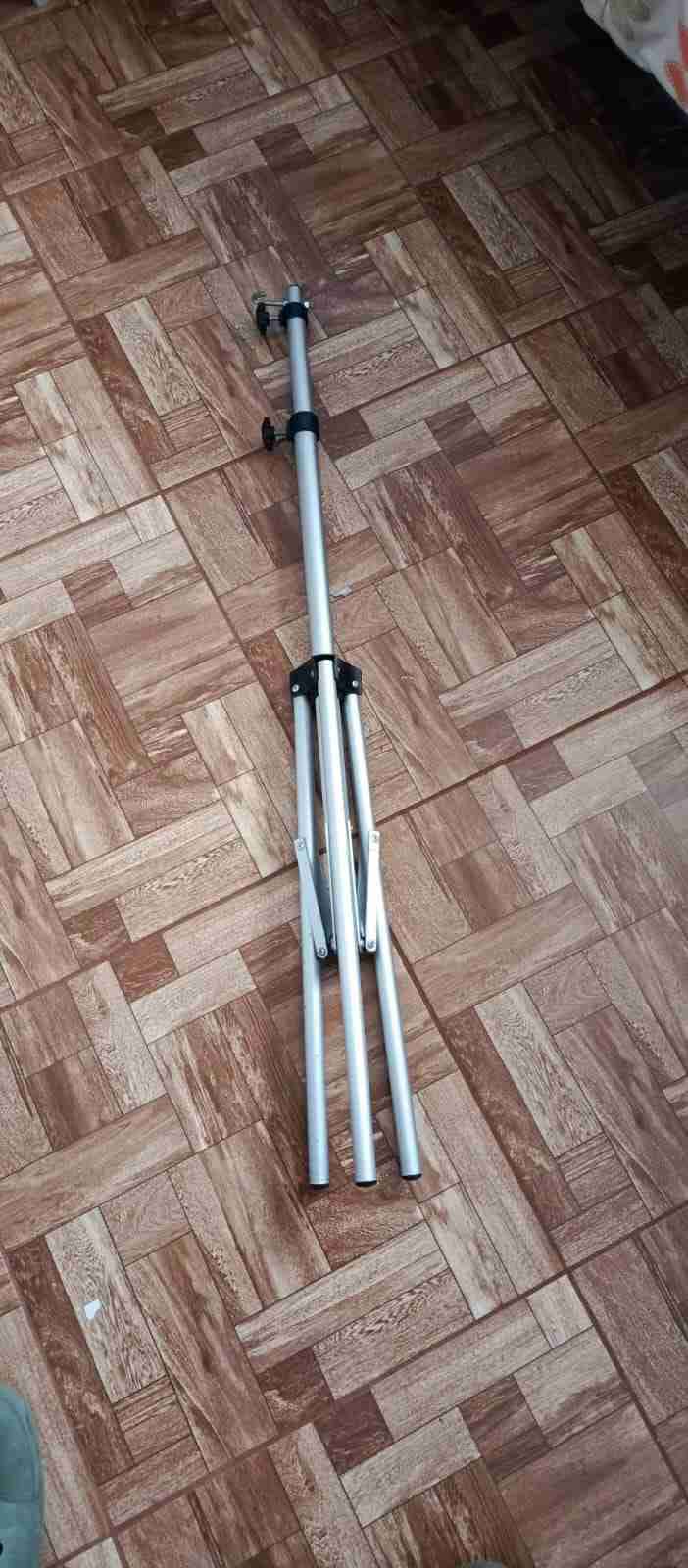 Trípode para suero de hospital antiguo - miniatura 3