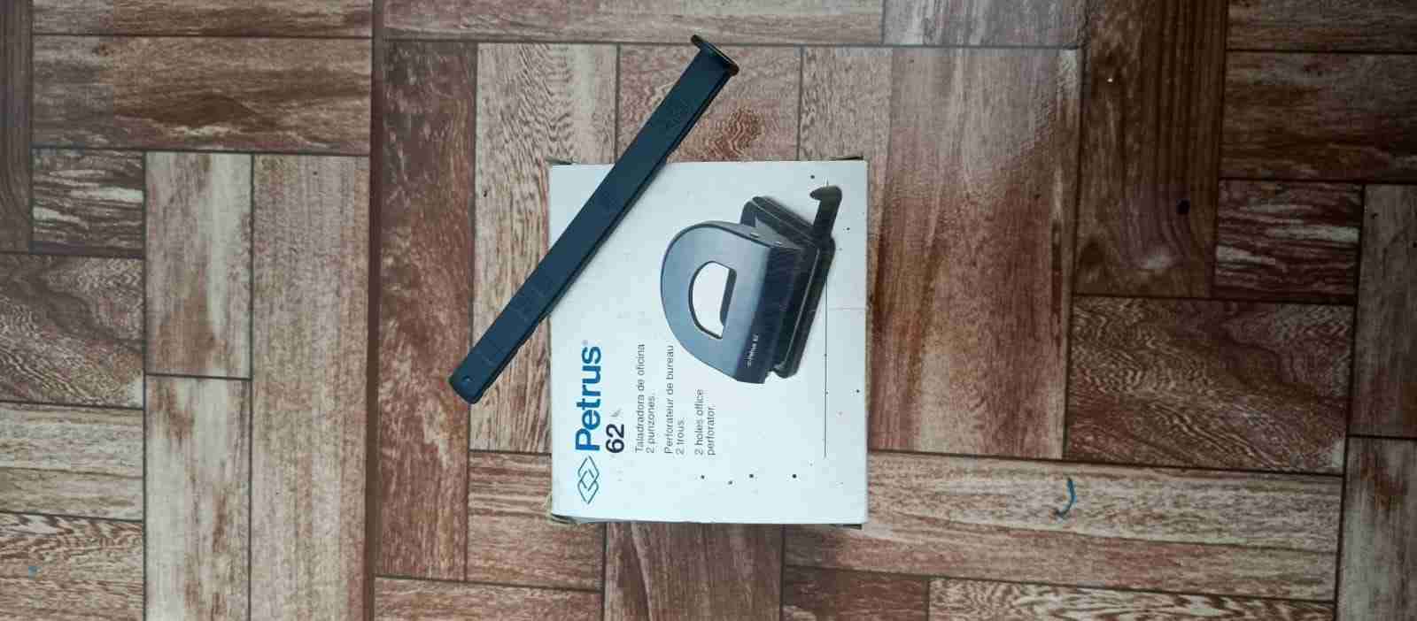 Perforadora azul Petrus - 2