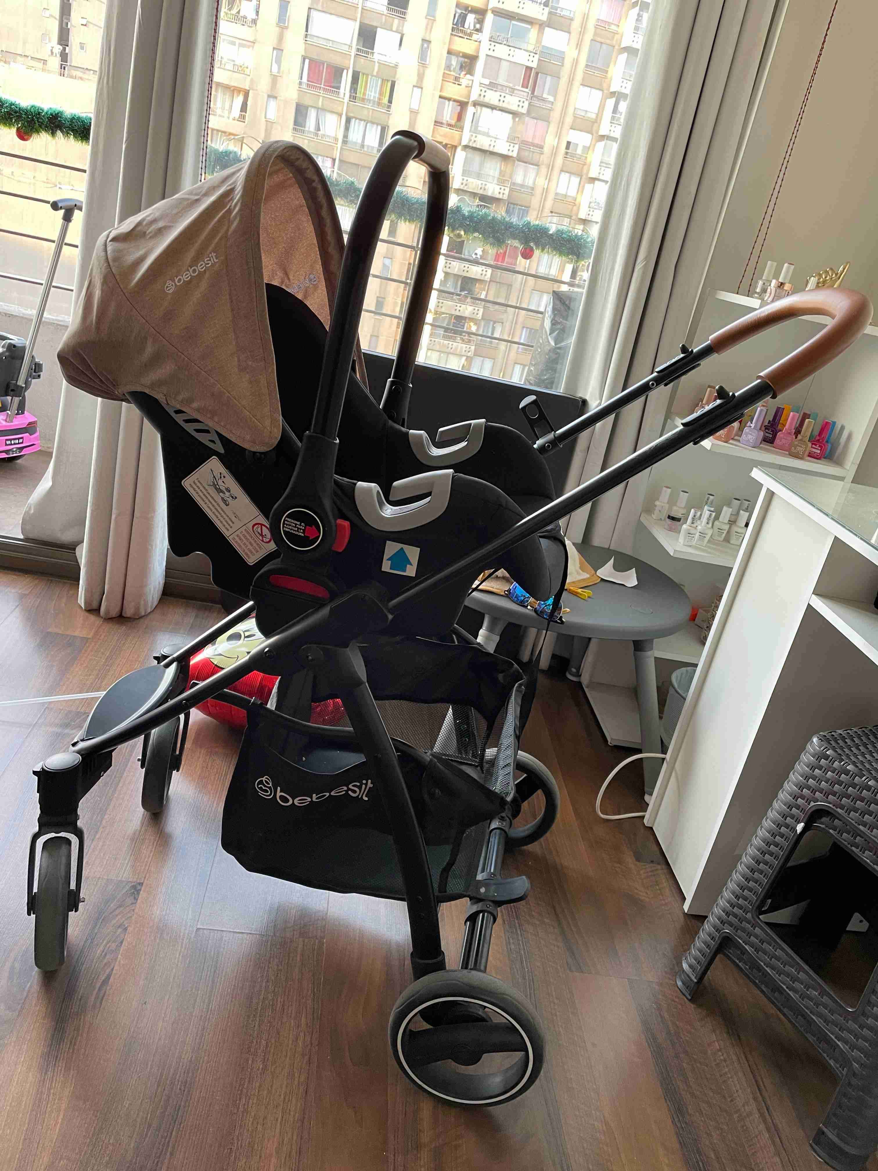 Coche para bebé beige y negro - miniatura 2