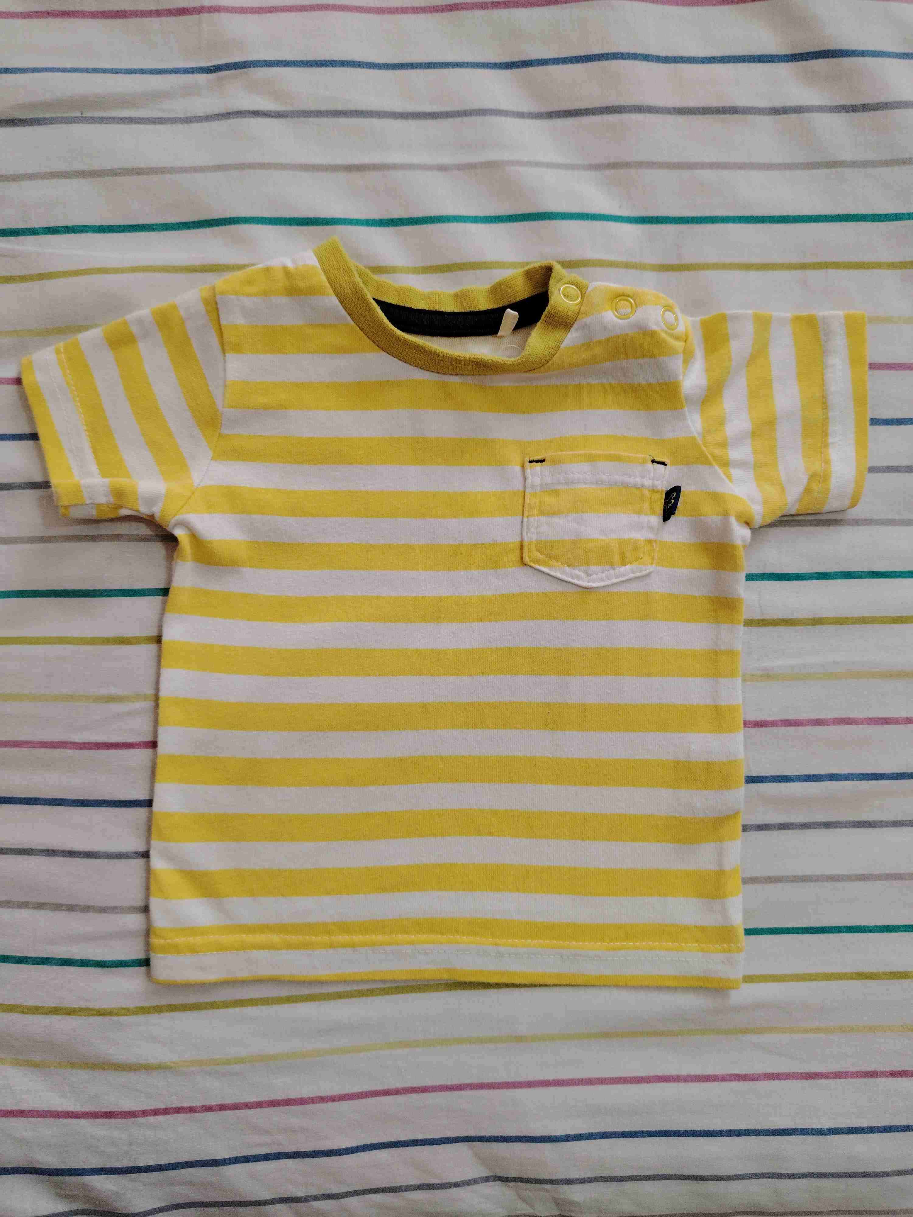 Polera de rayas amarillas manga corta para bebé