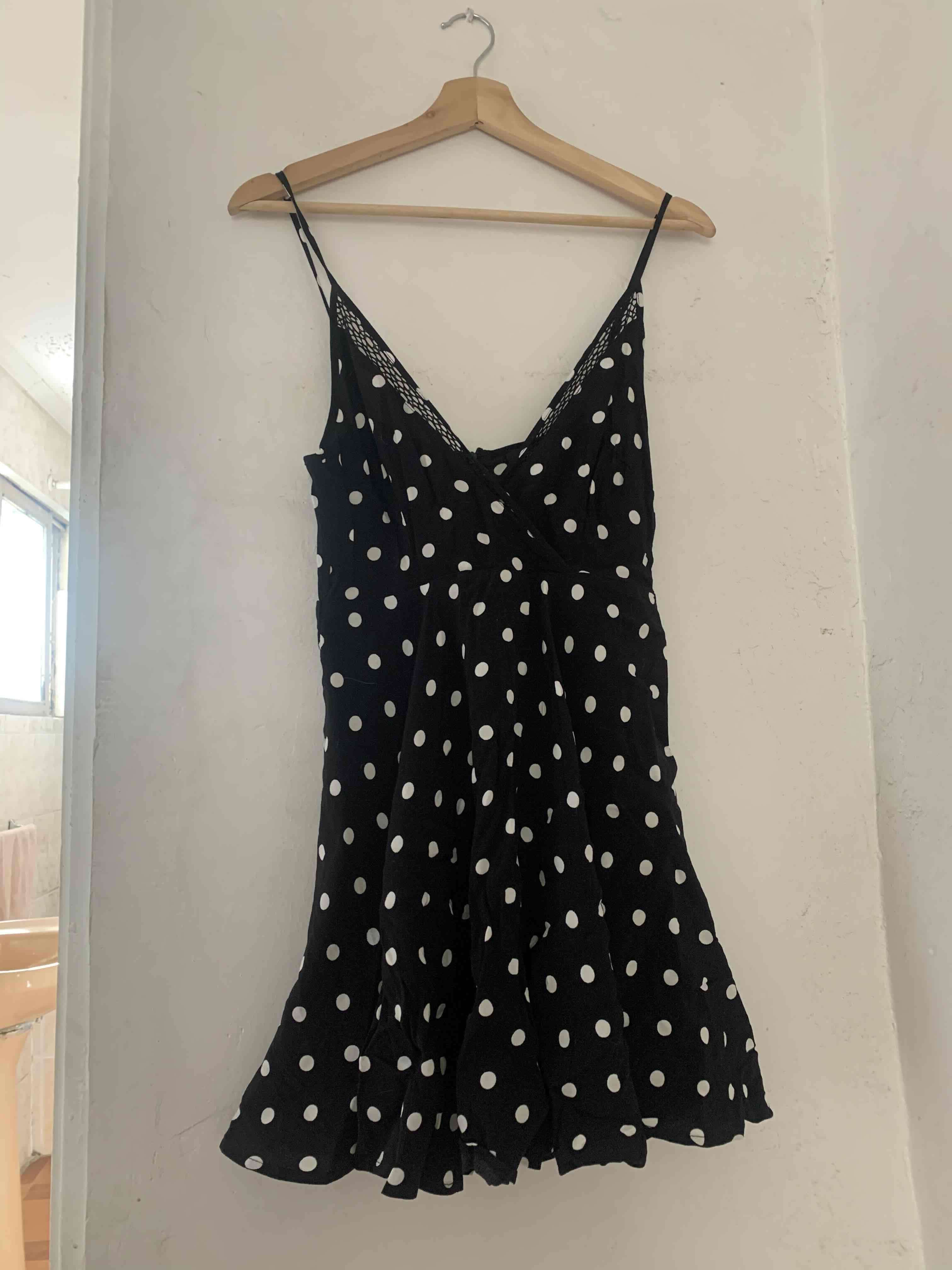 Vestido negro de lunares