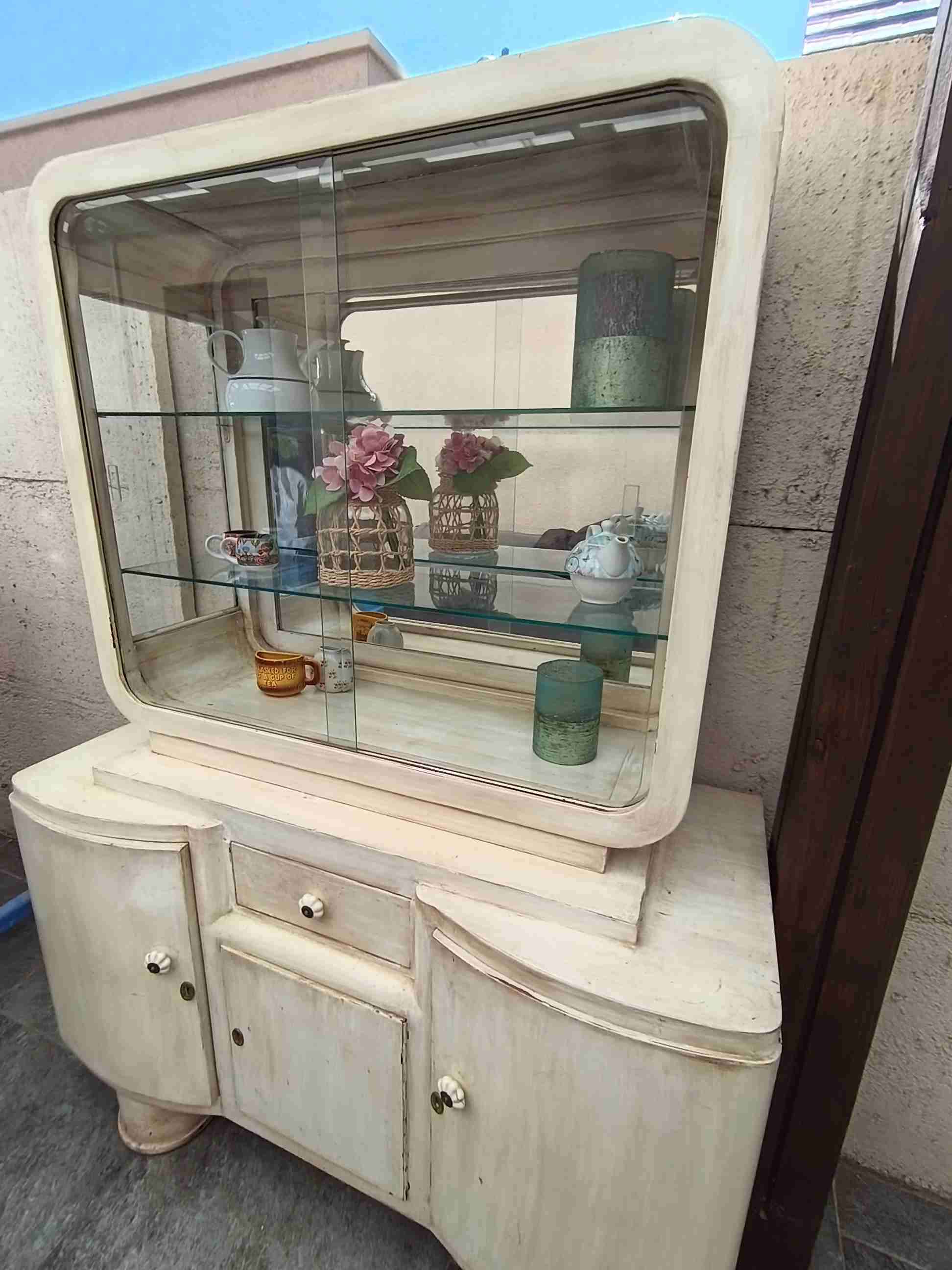 Vitrina antigua de madera