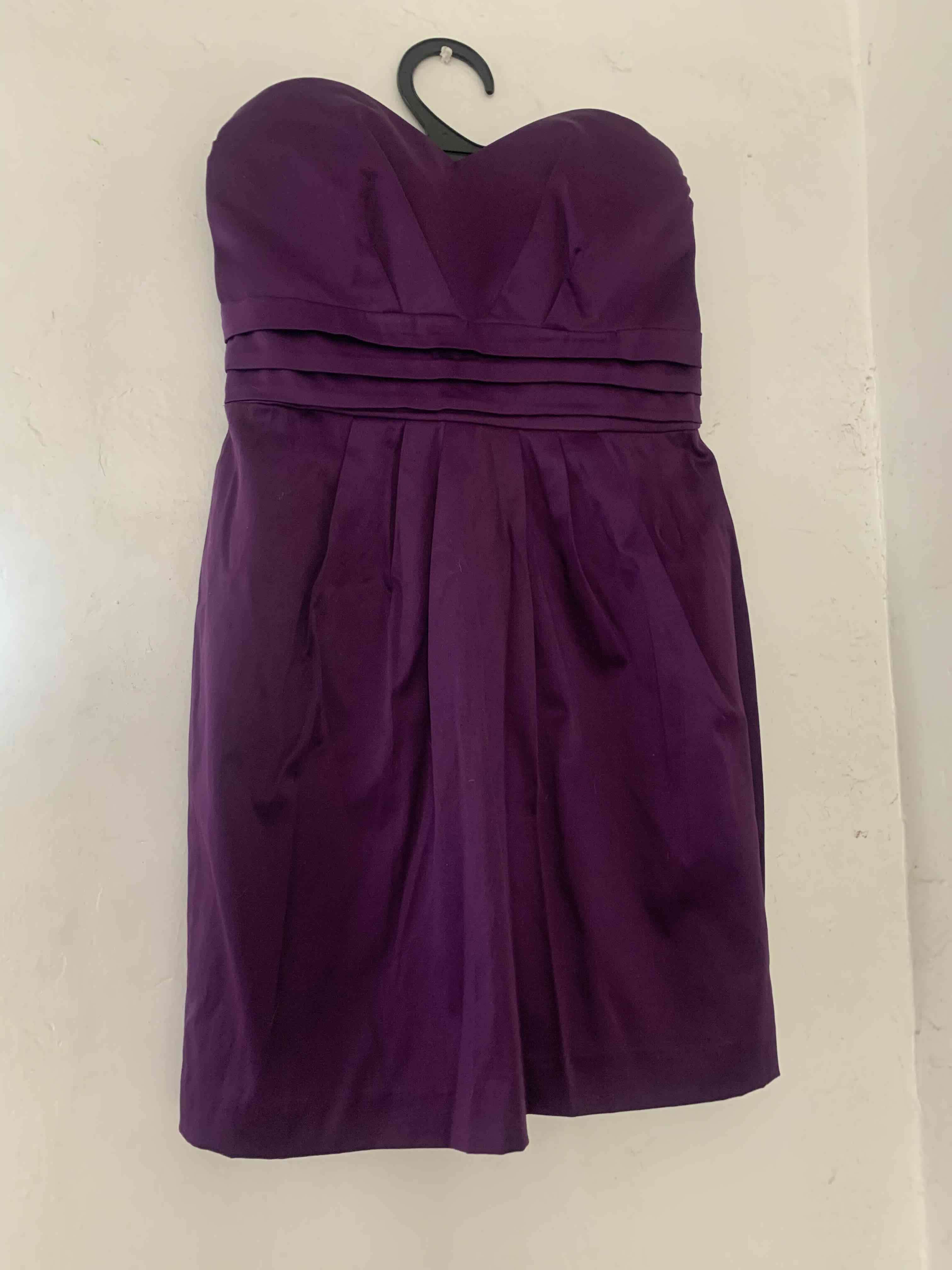 Vestido morado sin tirantes - miniatura 2