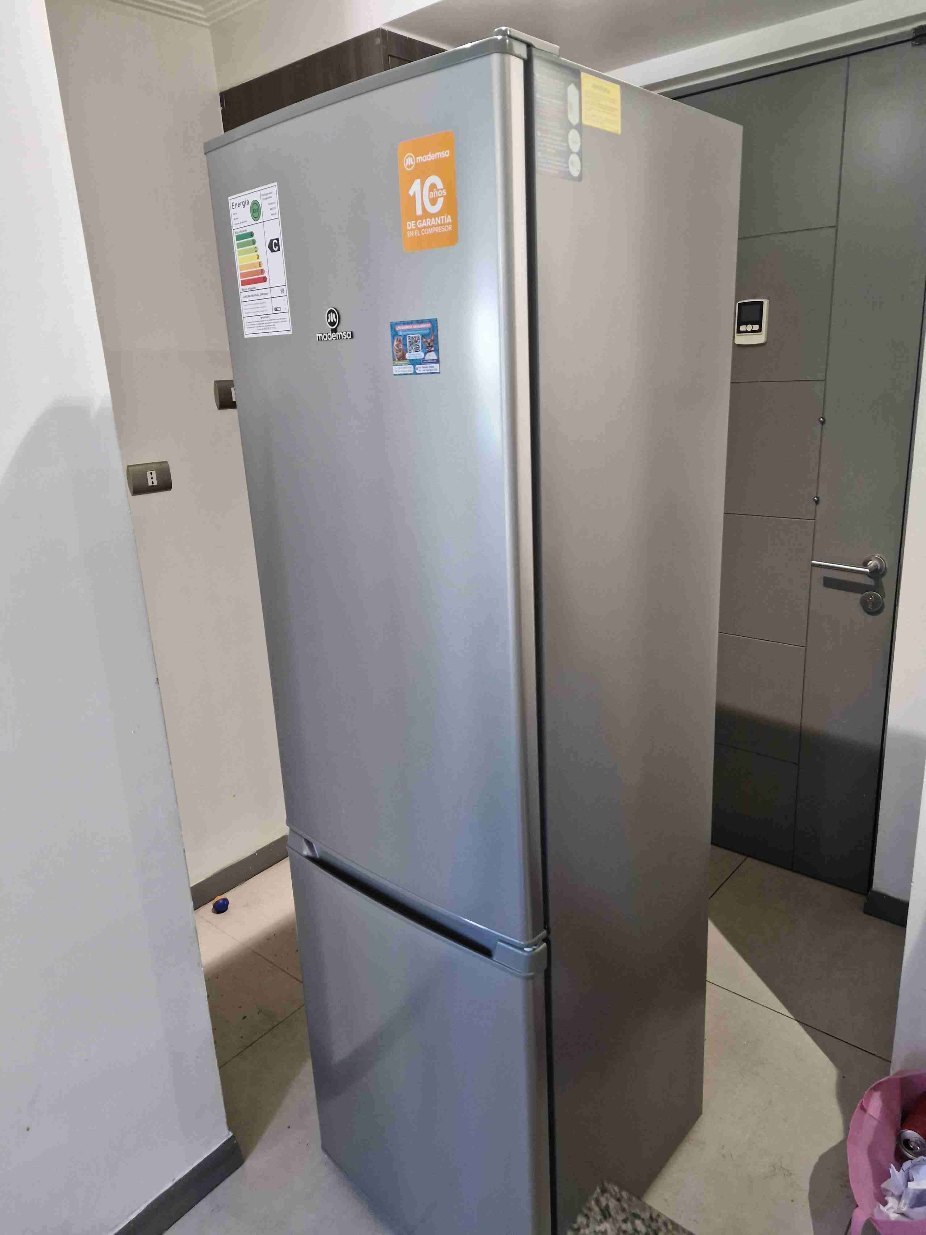 Refrigerador Mademsa color plateado - miniatura 3