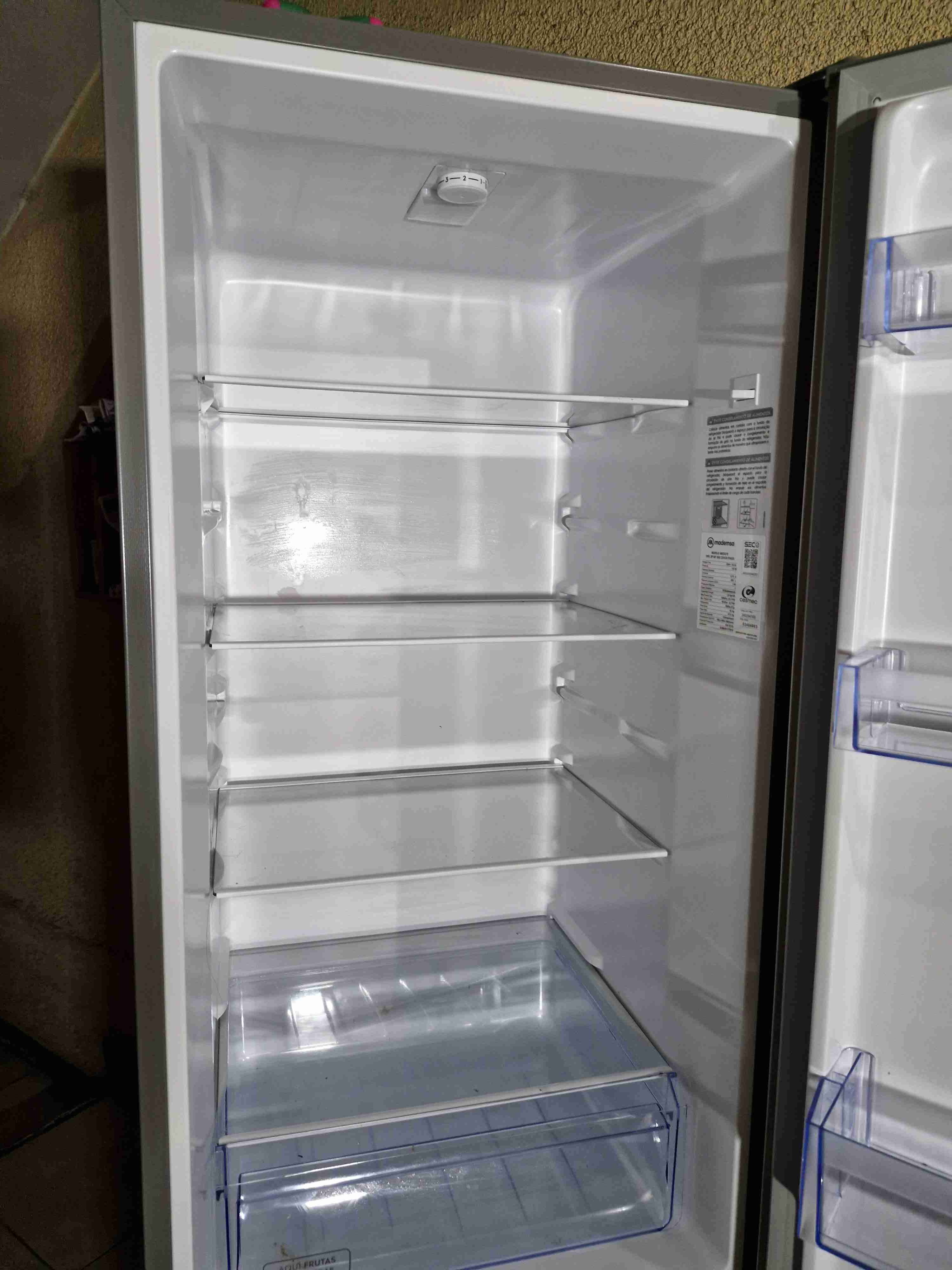 Refrigerador Mademsa color plateado - miniatura 4