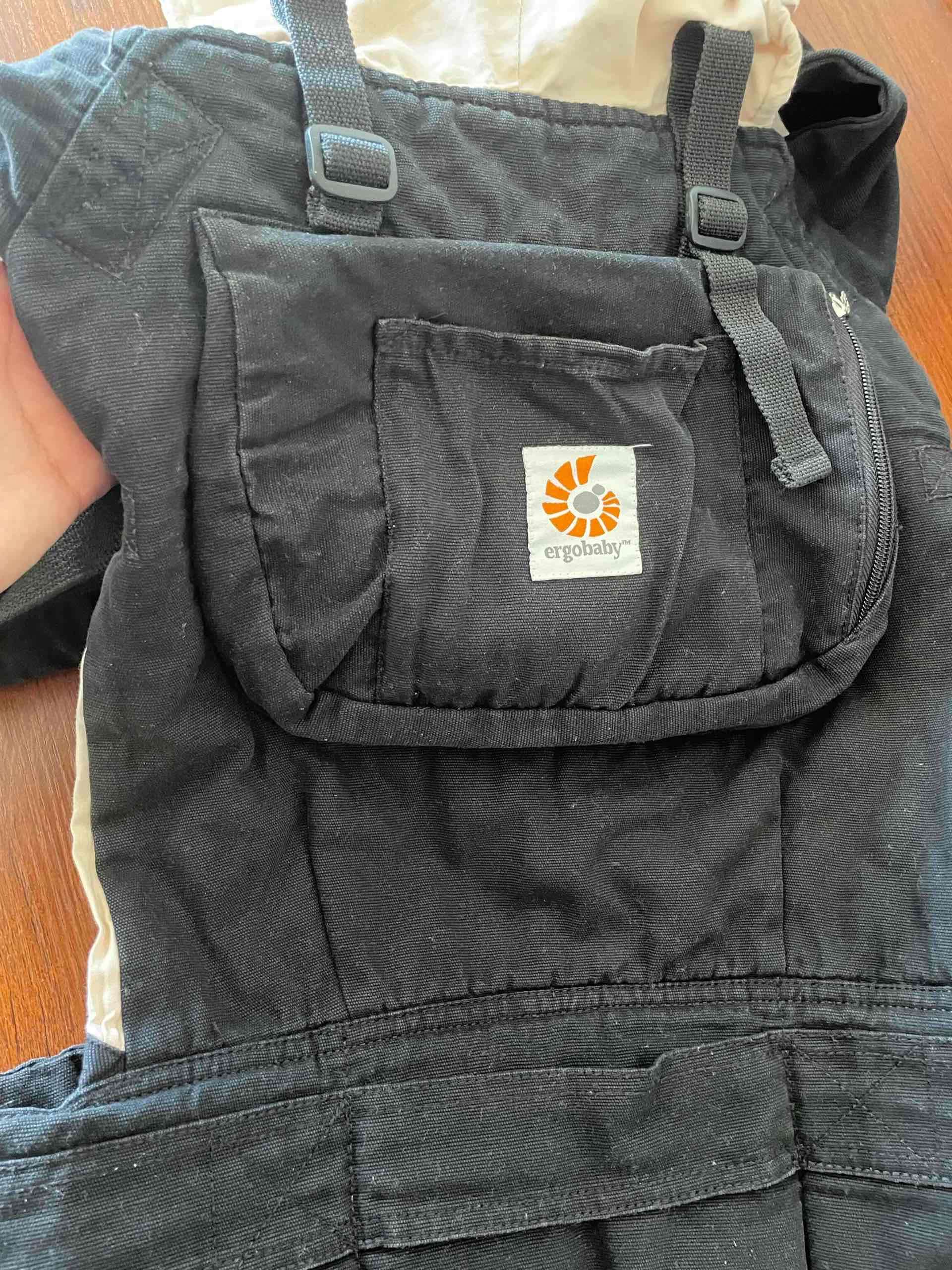 Mochila porta bebé negra Ergobaby - miniatura 2