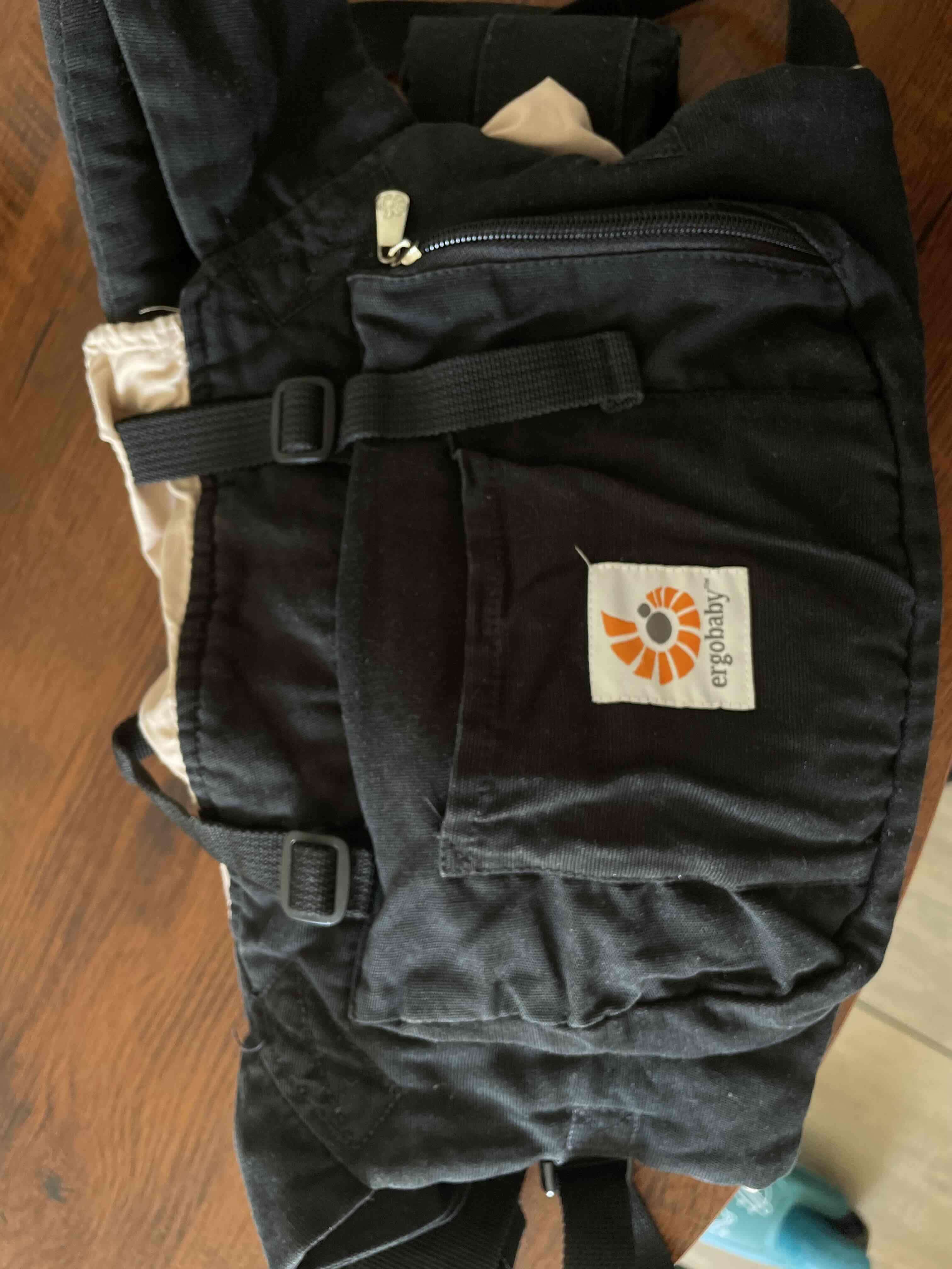 Mochila porta bebé negra Ergobaby - miniatura 4