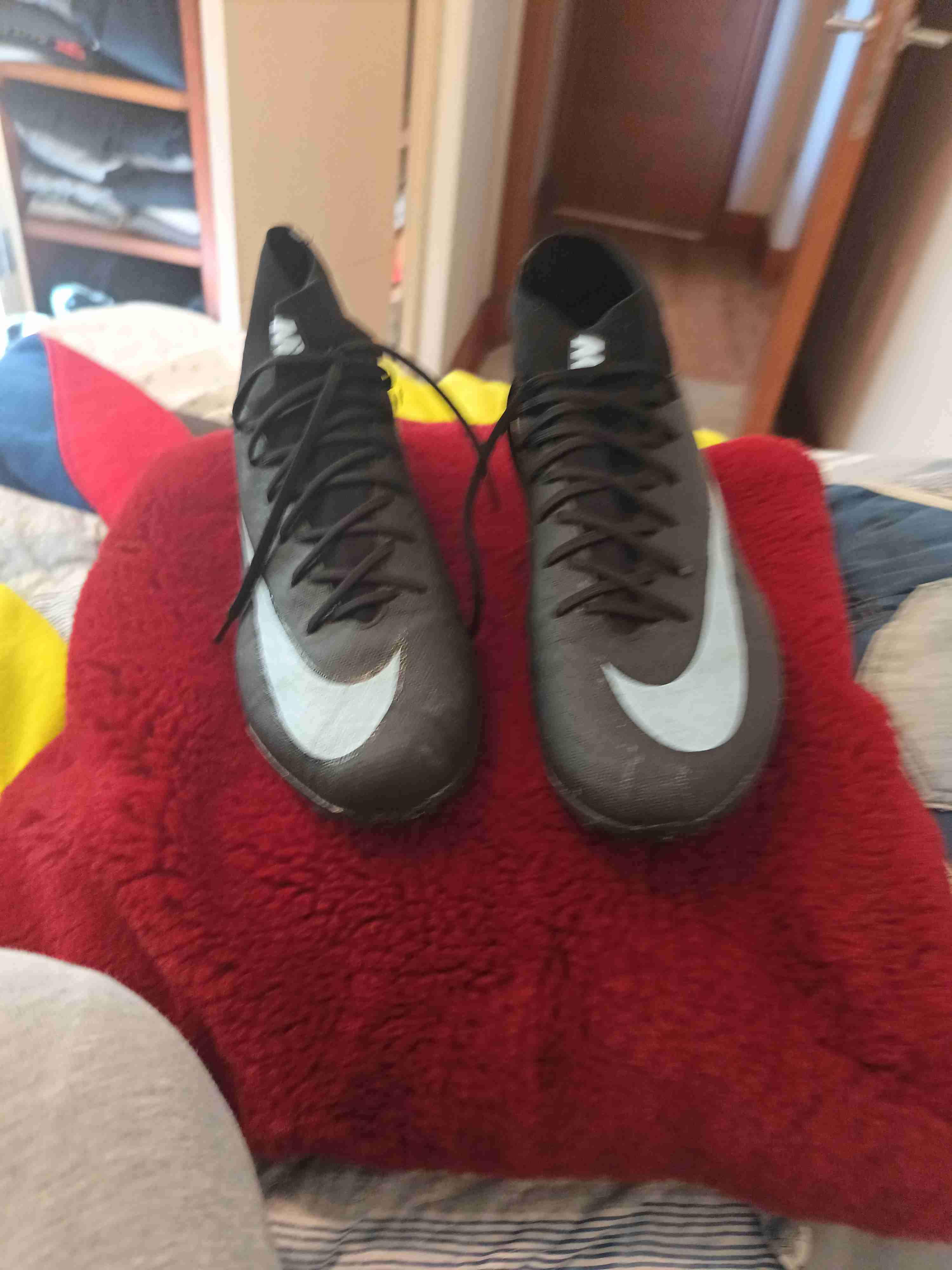 Zapatilla deportiva negra y blanca - miniatura 4