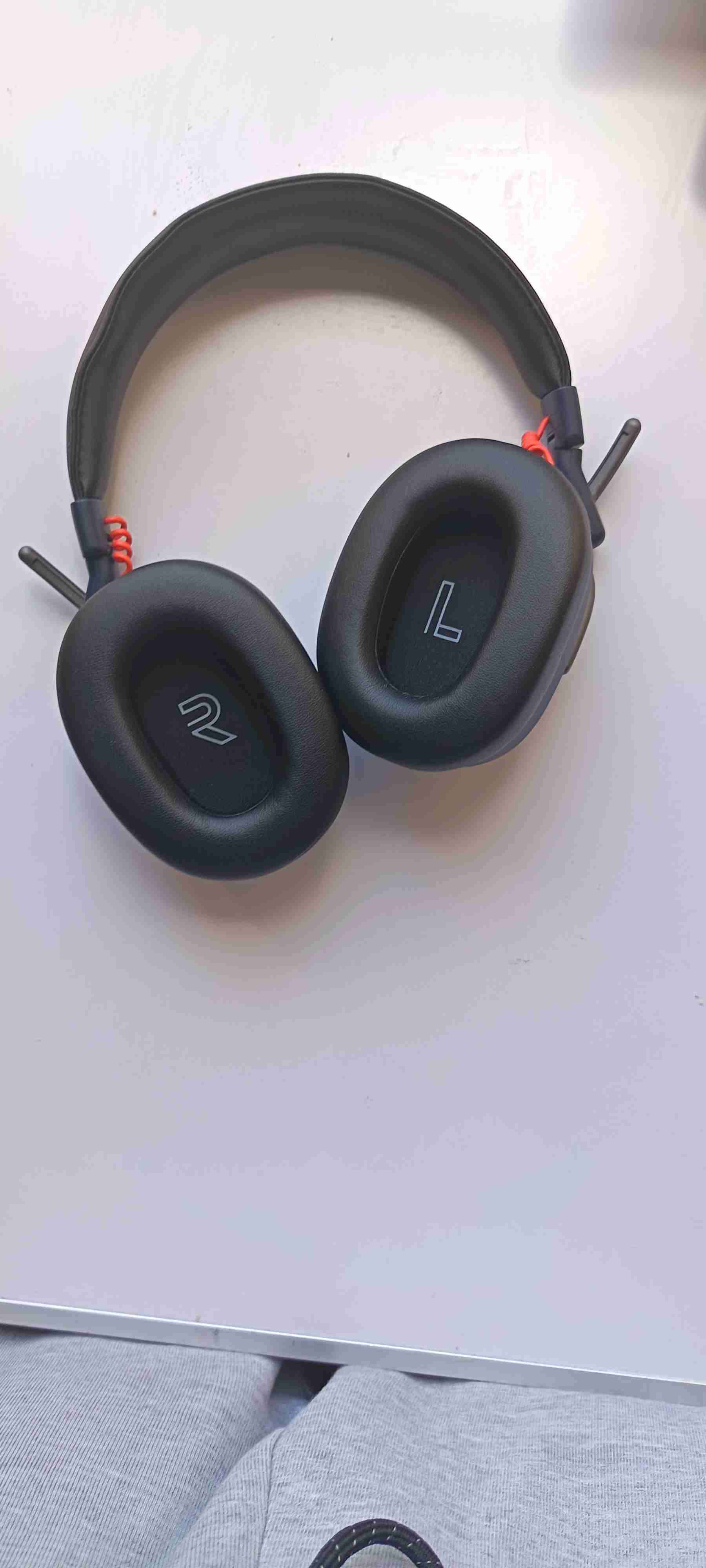 Auriculares over-ear negros red bull