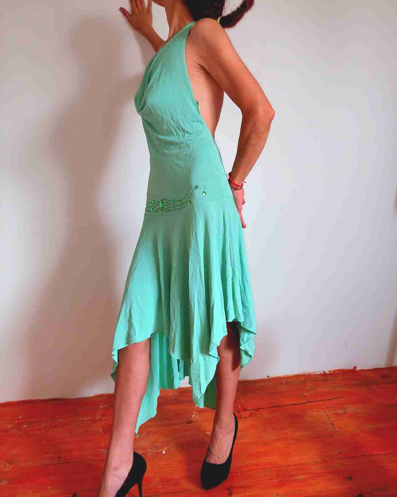 Vestido asimétrico verde claro