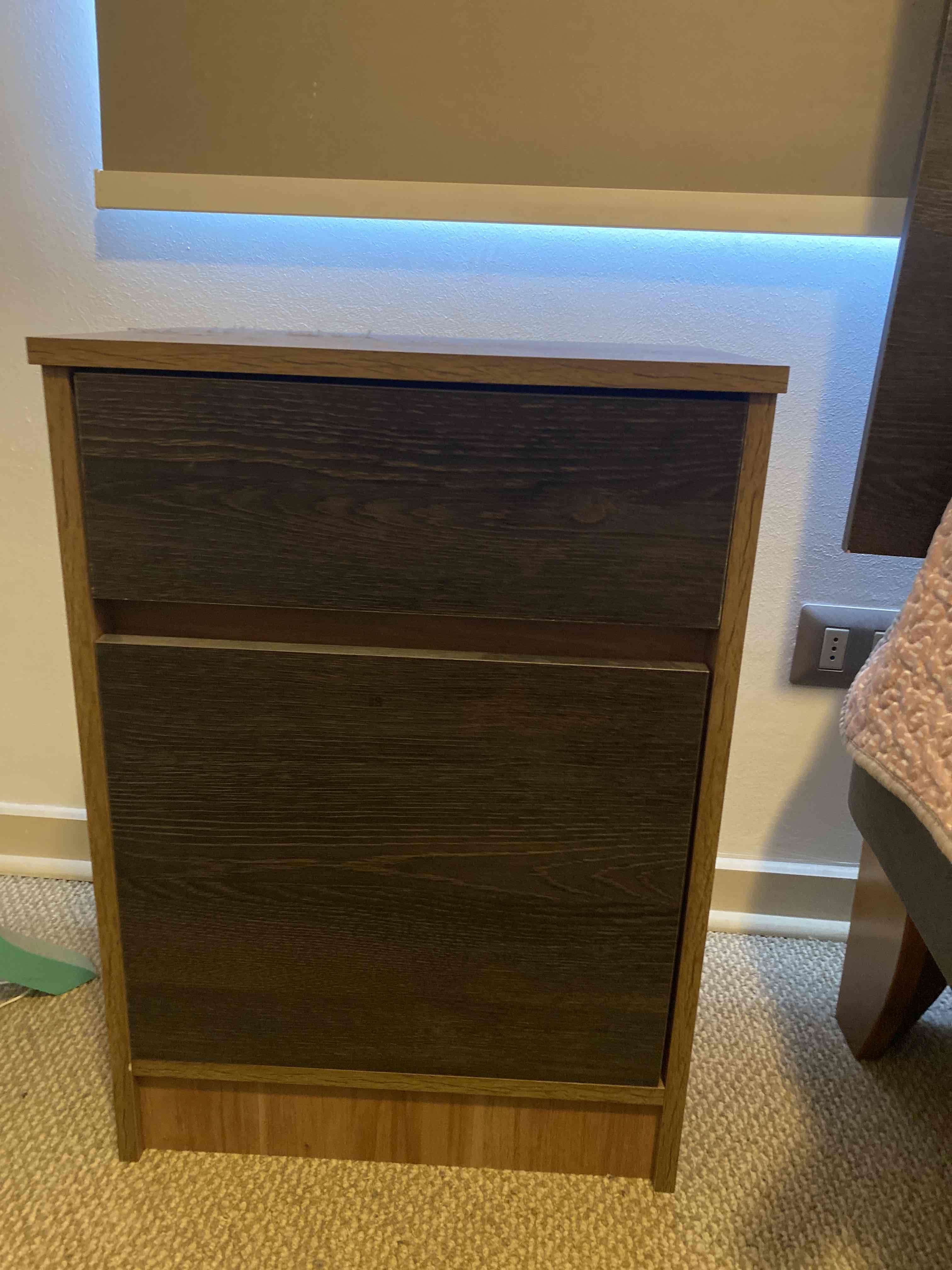 Cama de 1.5 con respaldo, colchón y velador - miniatura 2