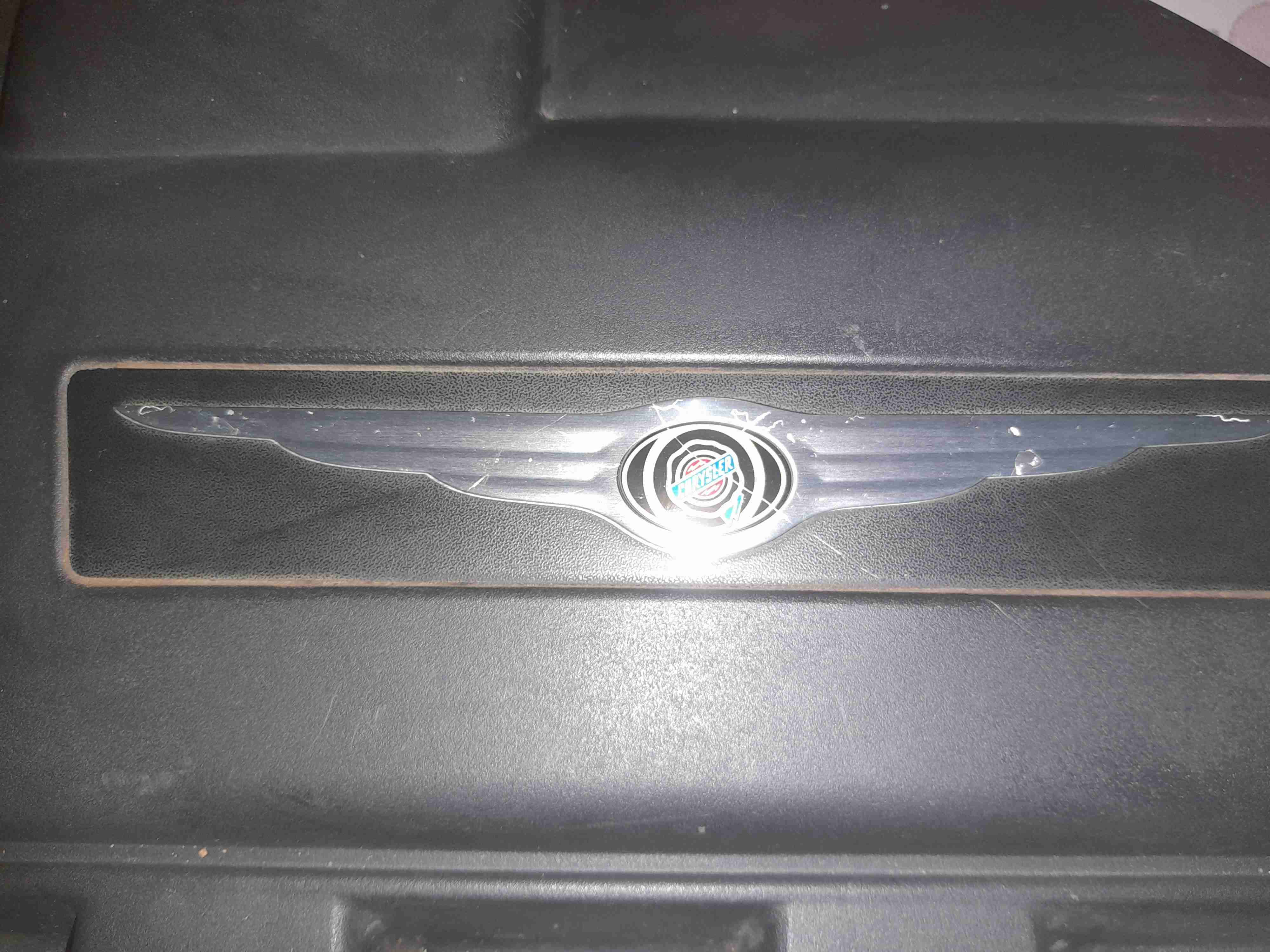 Cubierta de motor Chrysler 4.0L - miniatura 3
