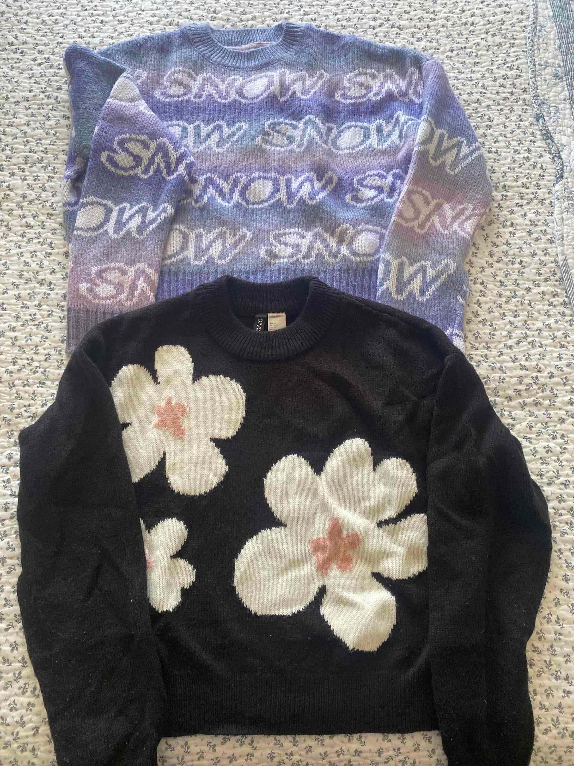 Dos suéteres estampados