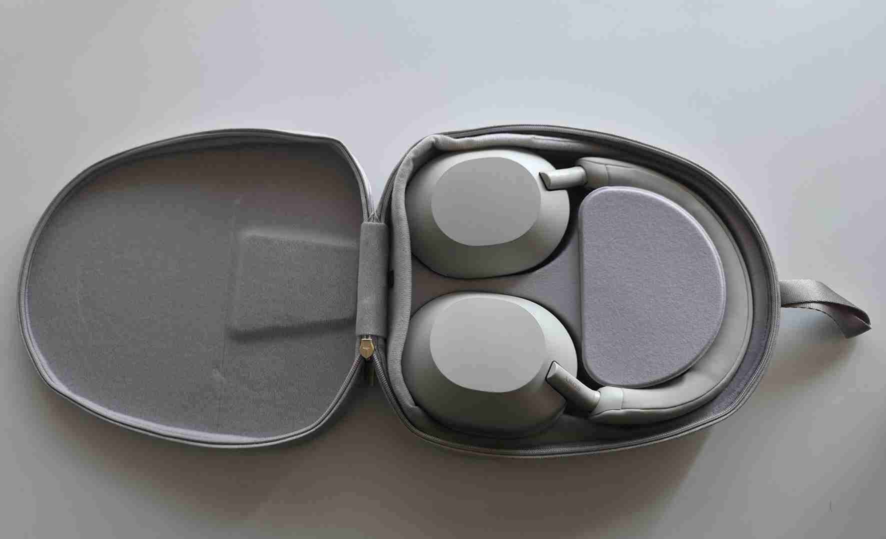 Audífonos Sony inalámbricos WH-1000XM5 - miniatura 2