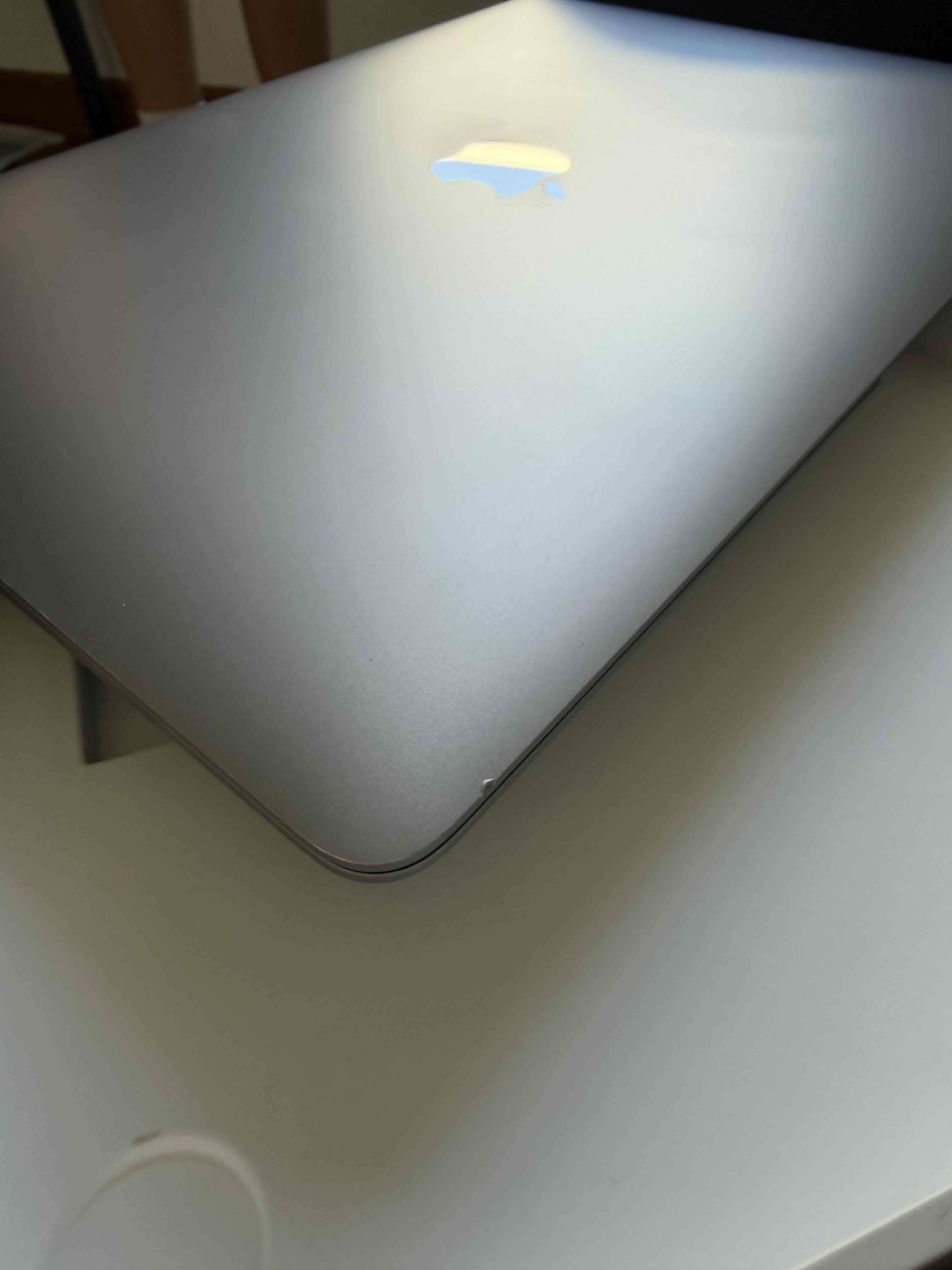 Macbook Air con caja original - miniatura 5