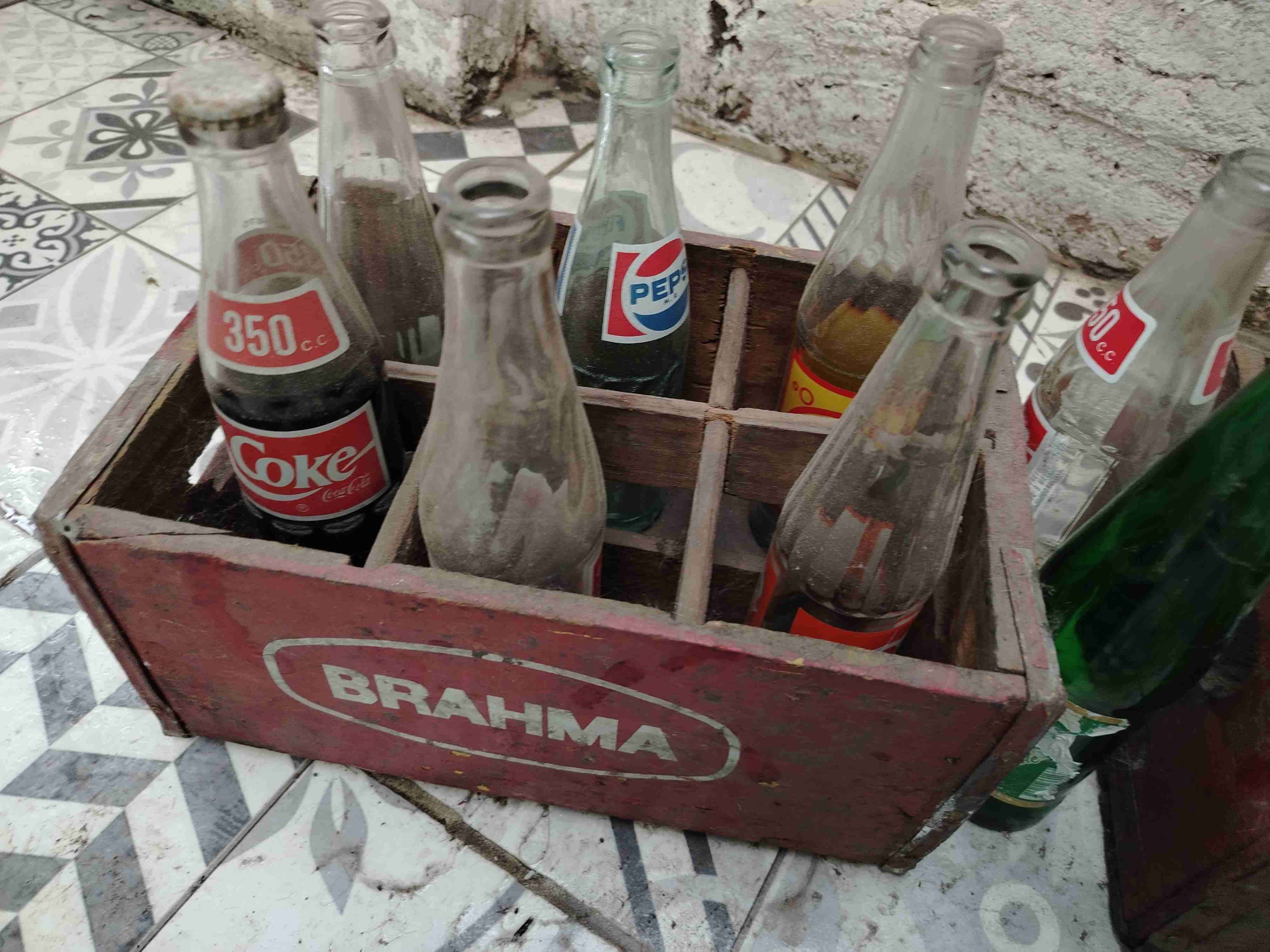 Cajas antiguas y  botellas vintage - miniatura 2