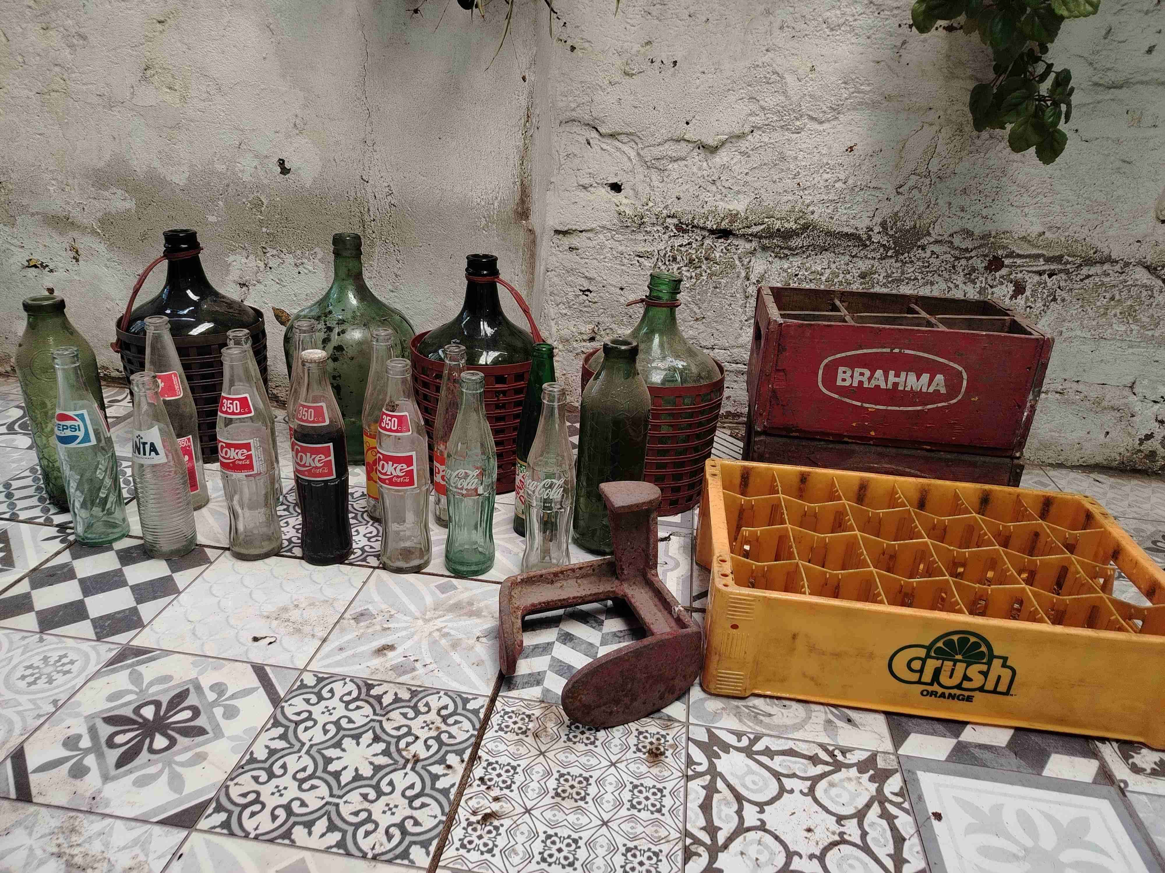 Cajas antiguas y  botellas vintage - miniatura 5