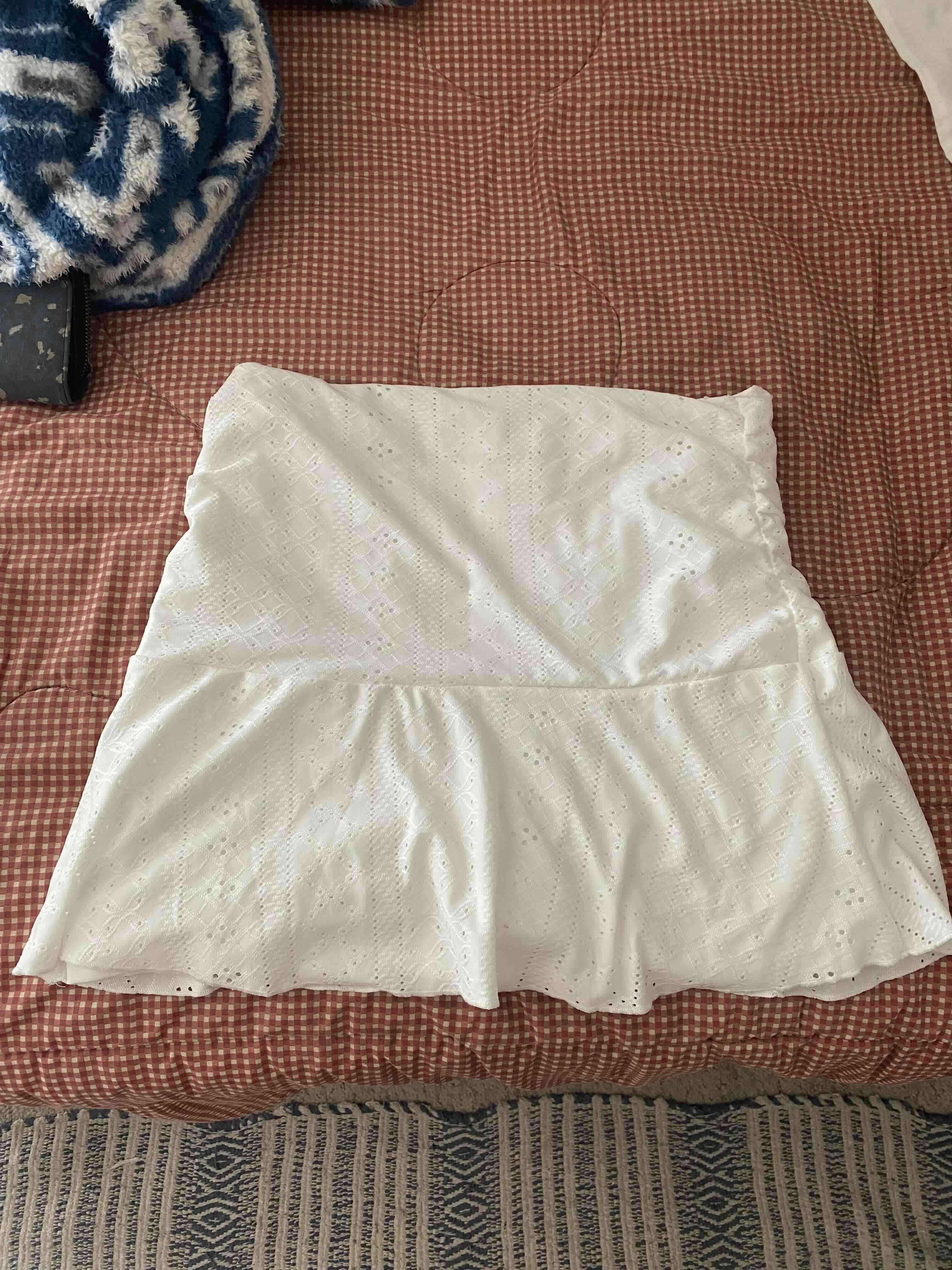 Falda blanca de encaje