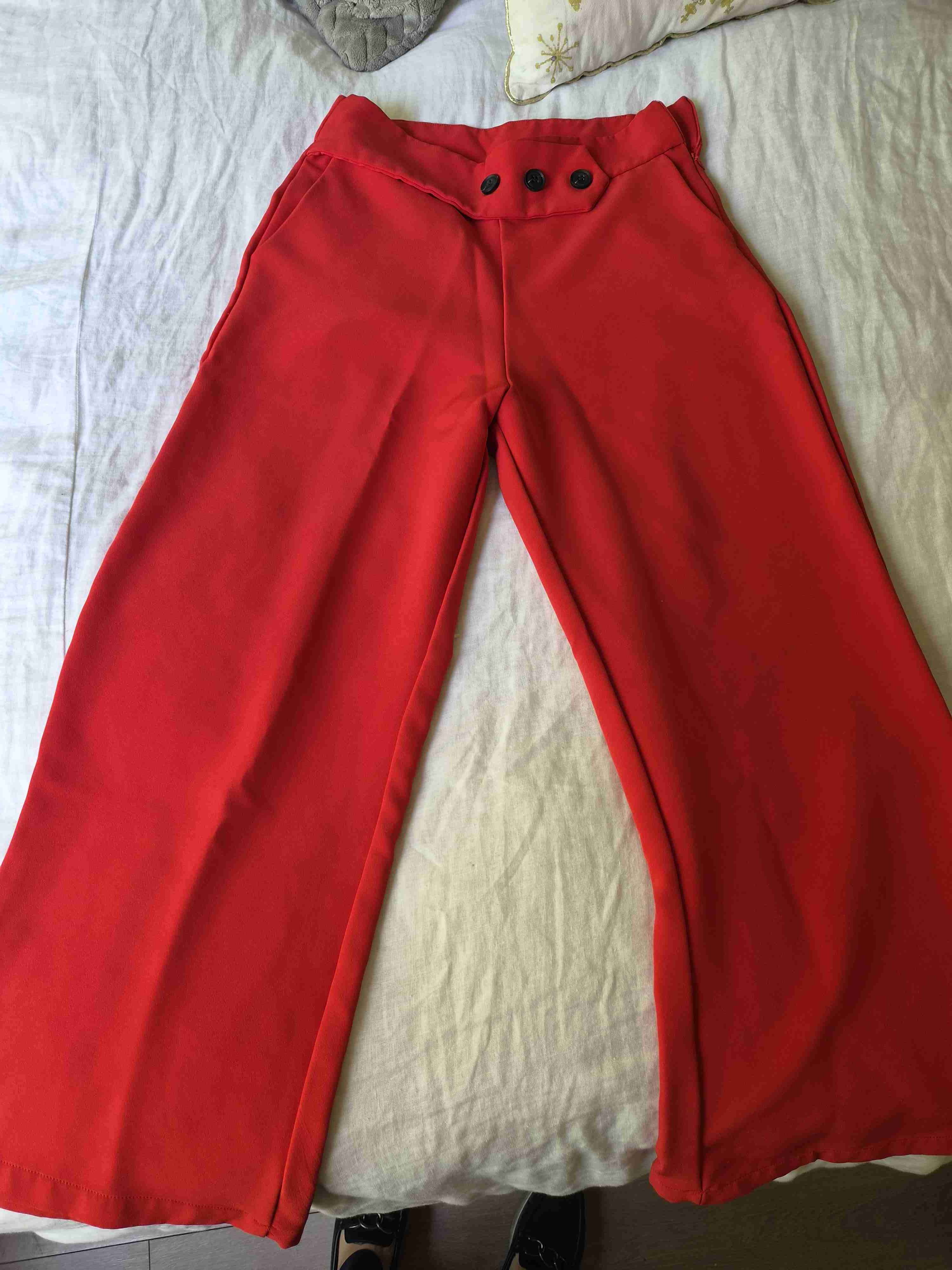 Pantalones rojos anchos