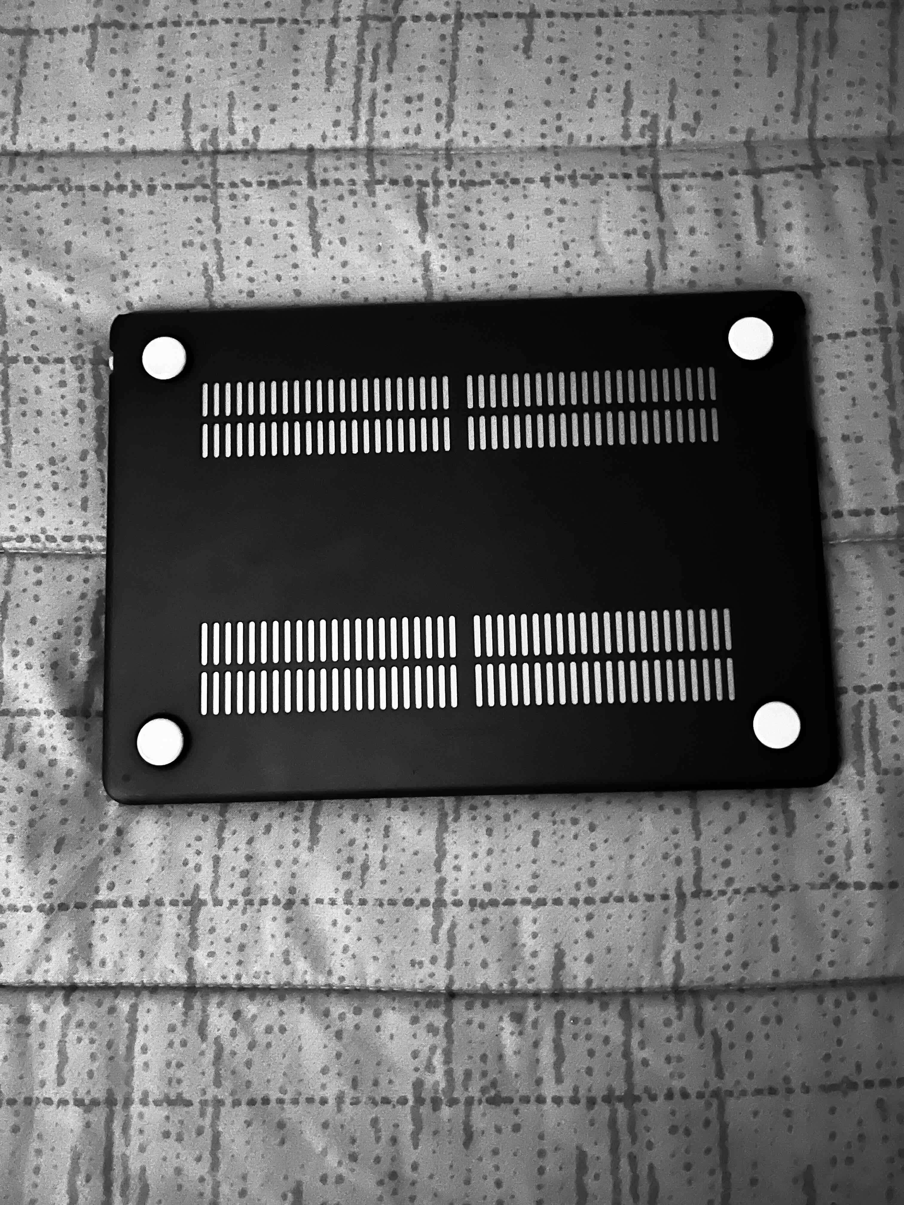 MacBook con funda y accesorios - miniatura 5