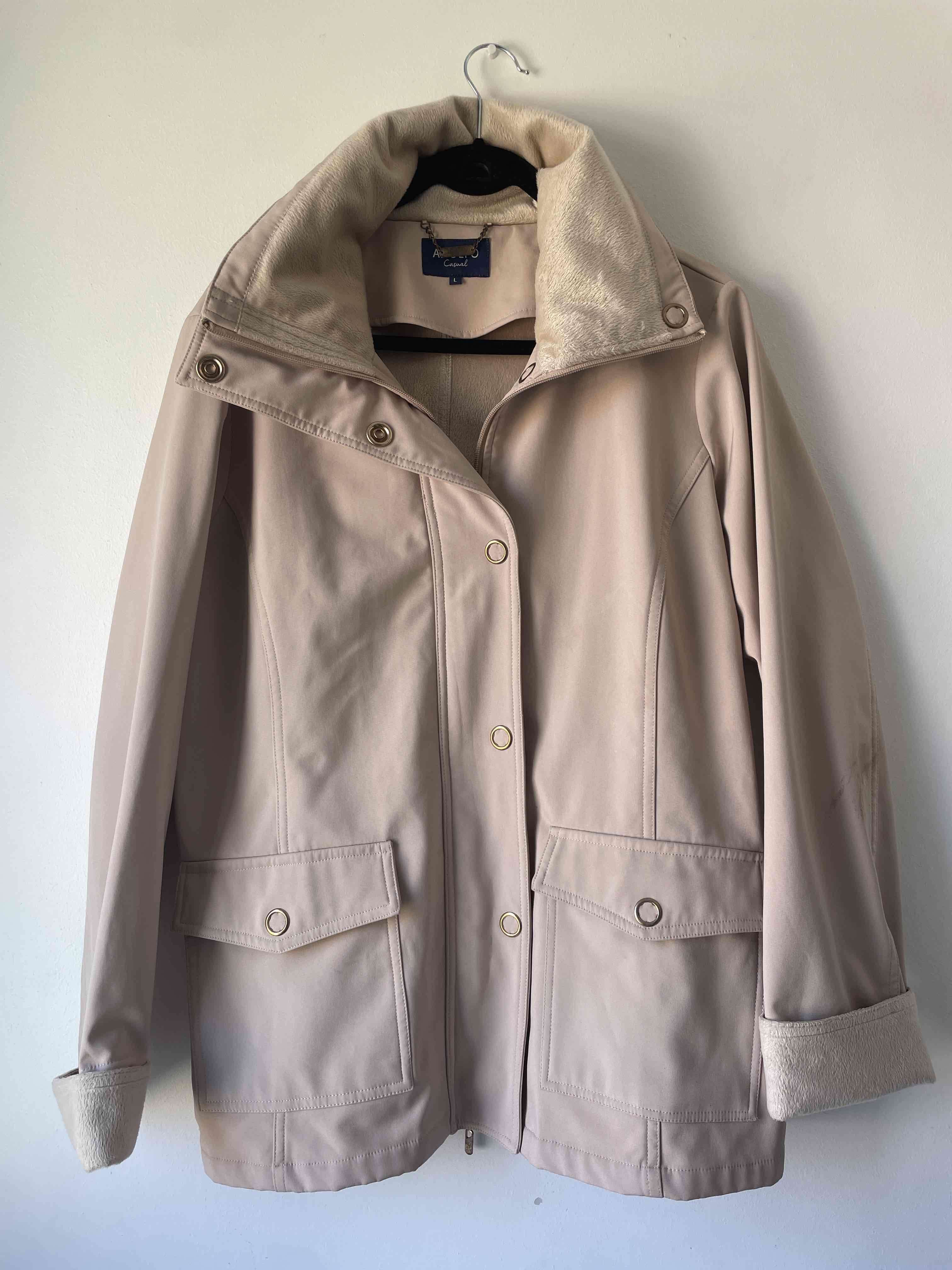 Abrigo beige con forro polar