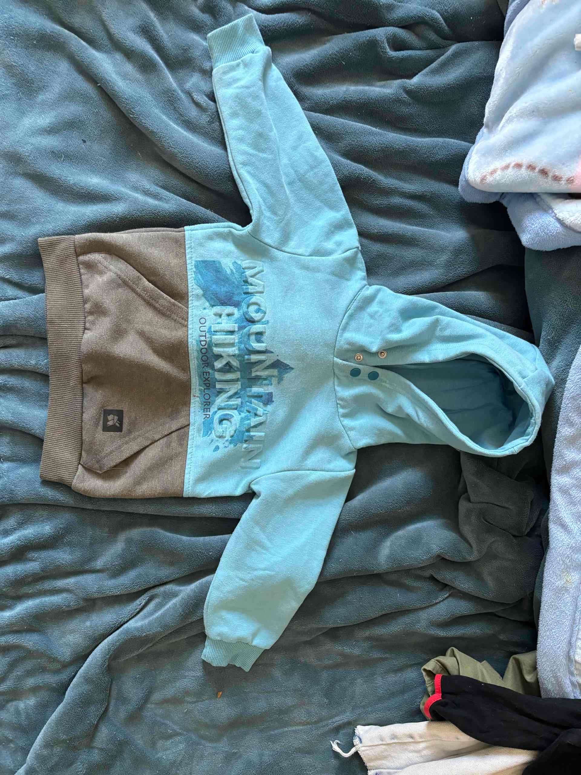 Polerón azul y gris montaña talla 2 - miniatura 3