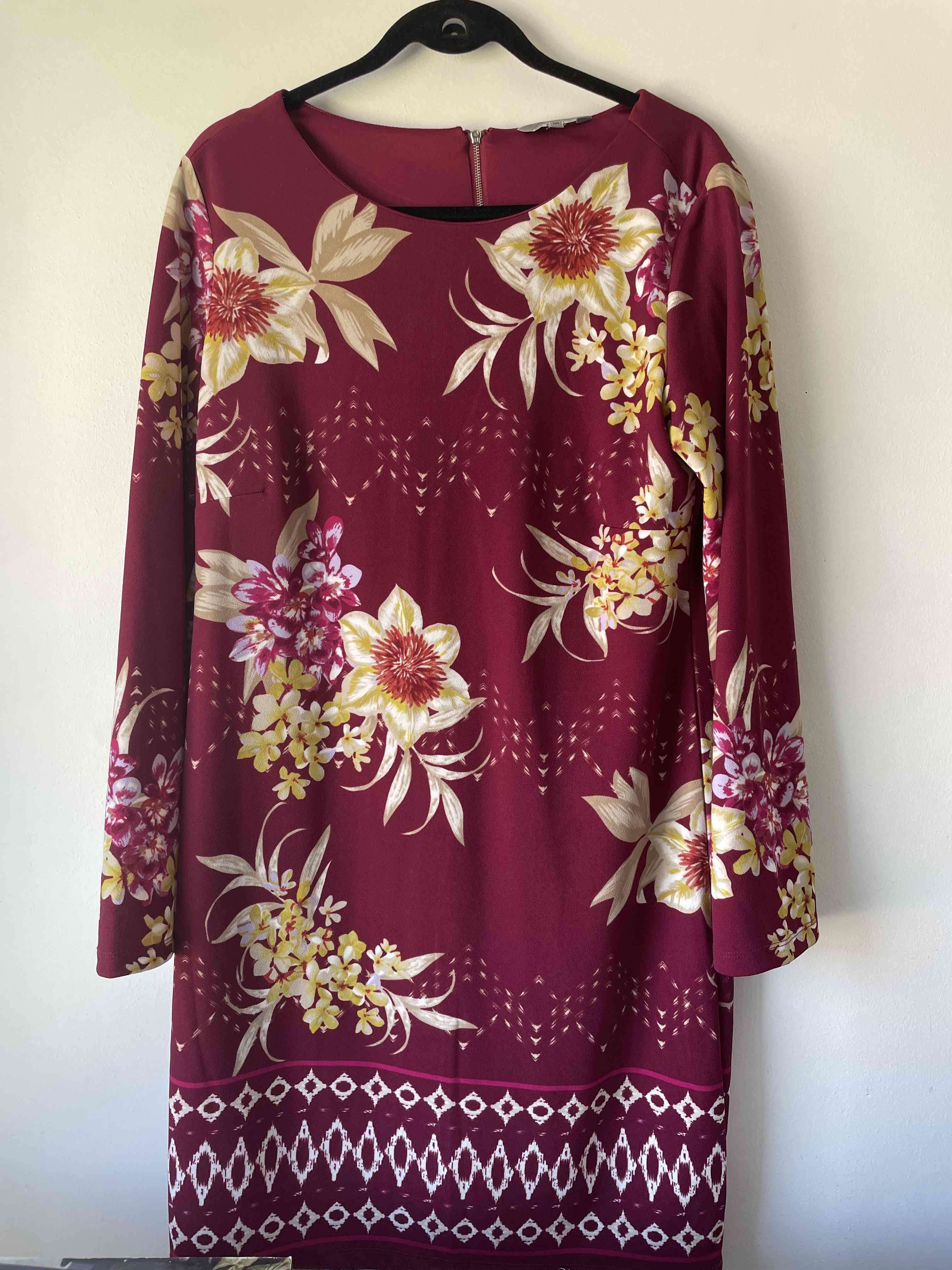 Vestido floral burdeos