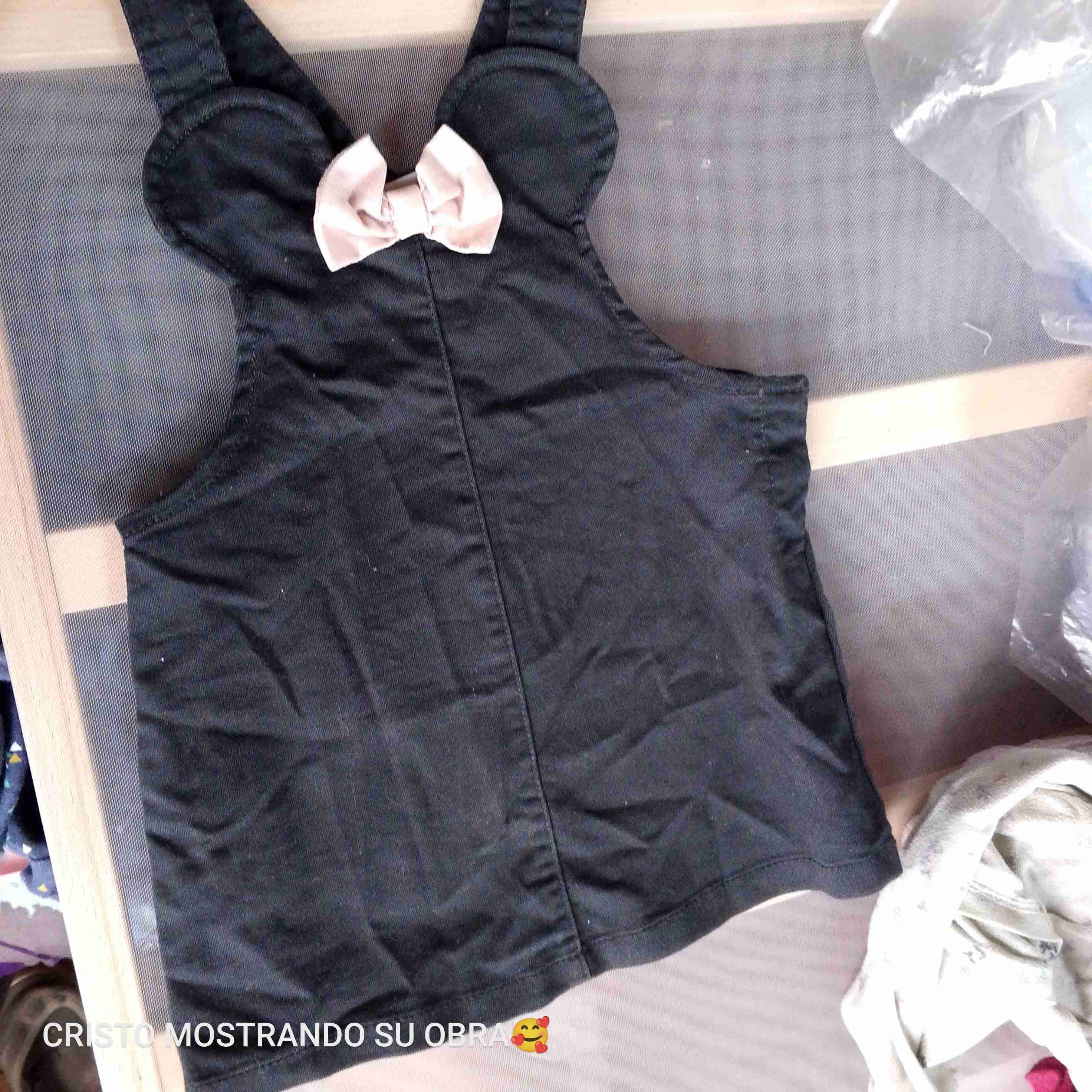 Polera negra con lazo