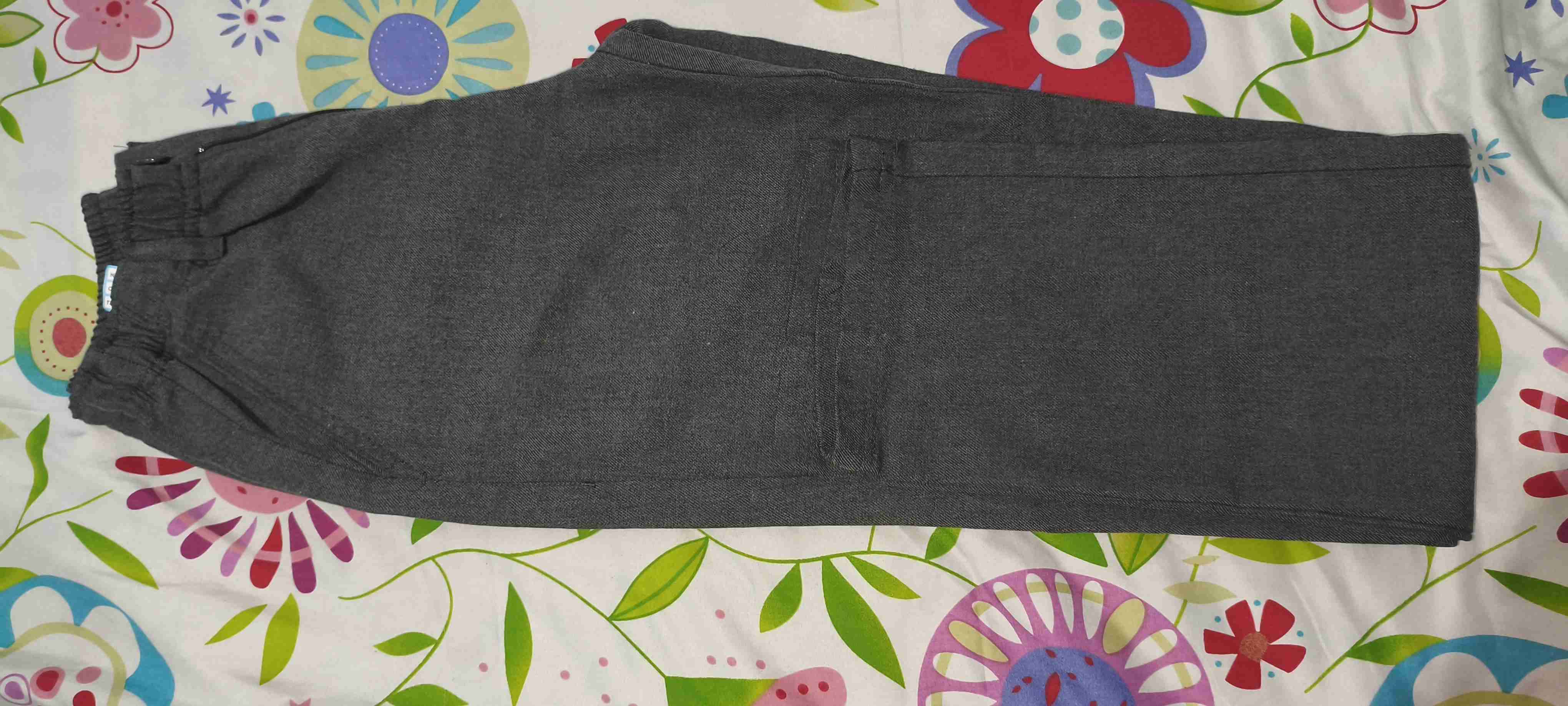 Pantalón gris colegial