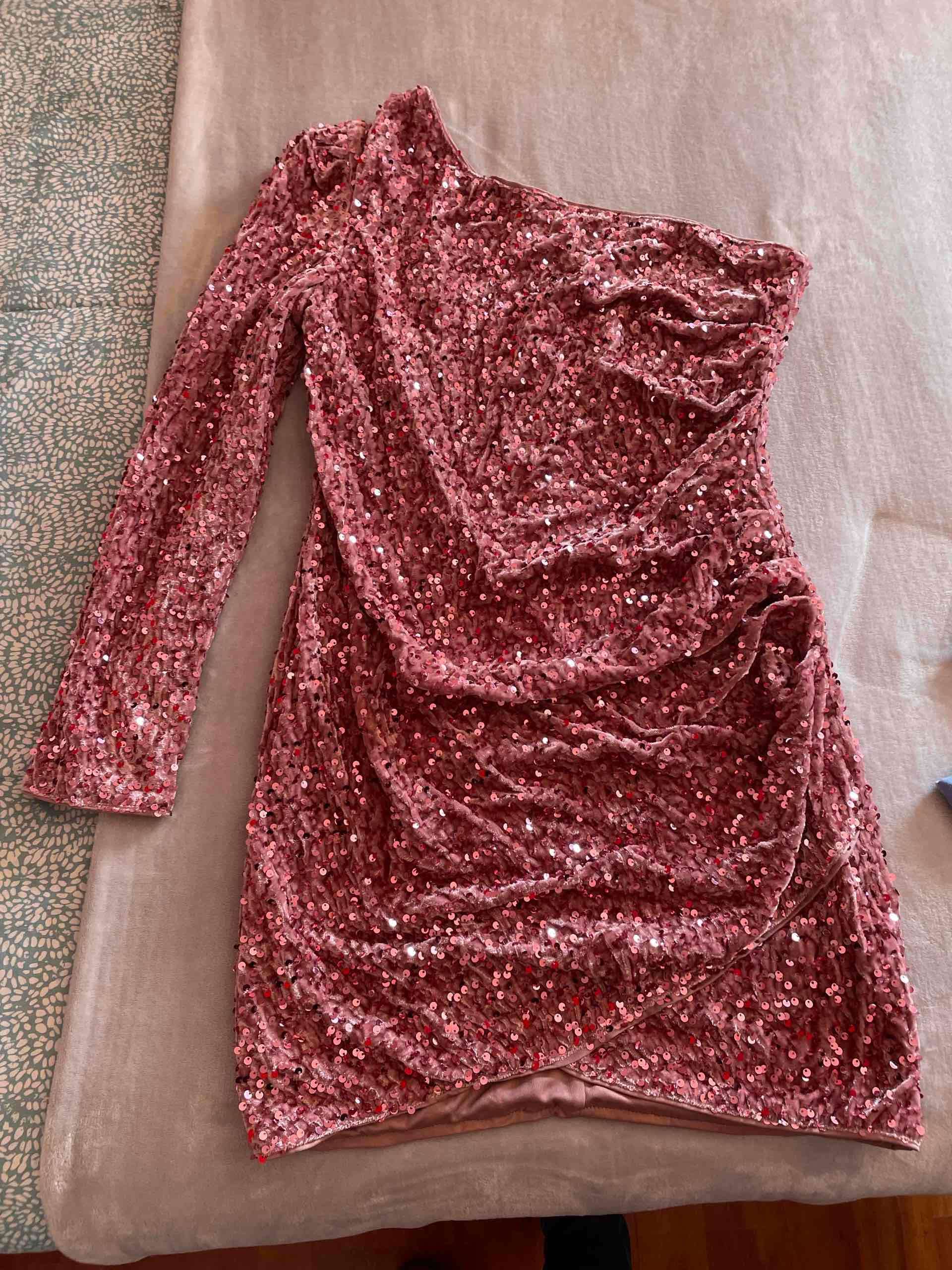 Vestido rosado de lentejuelas