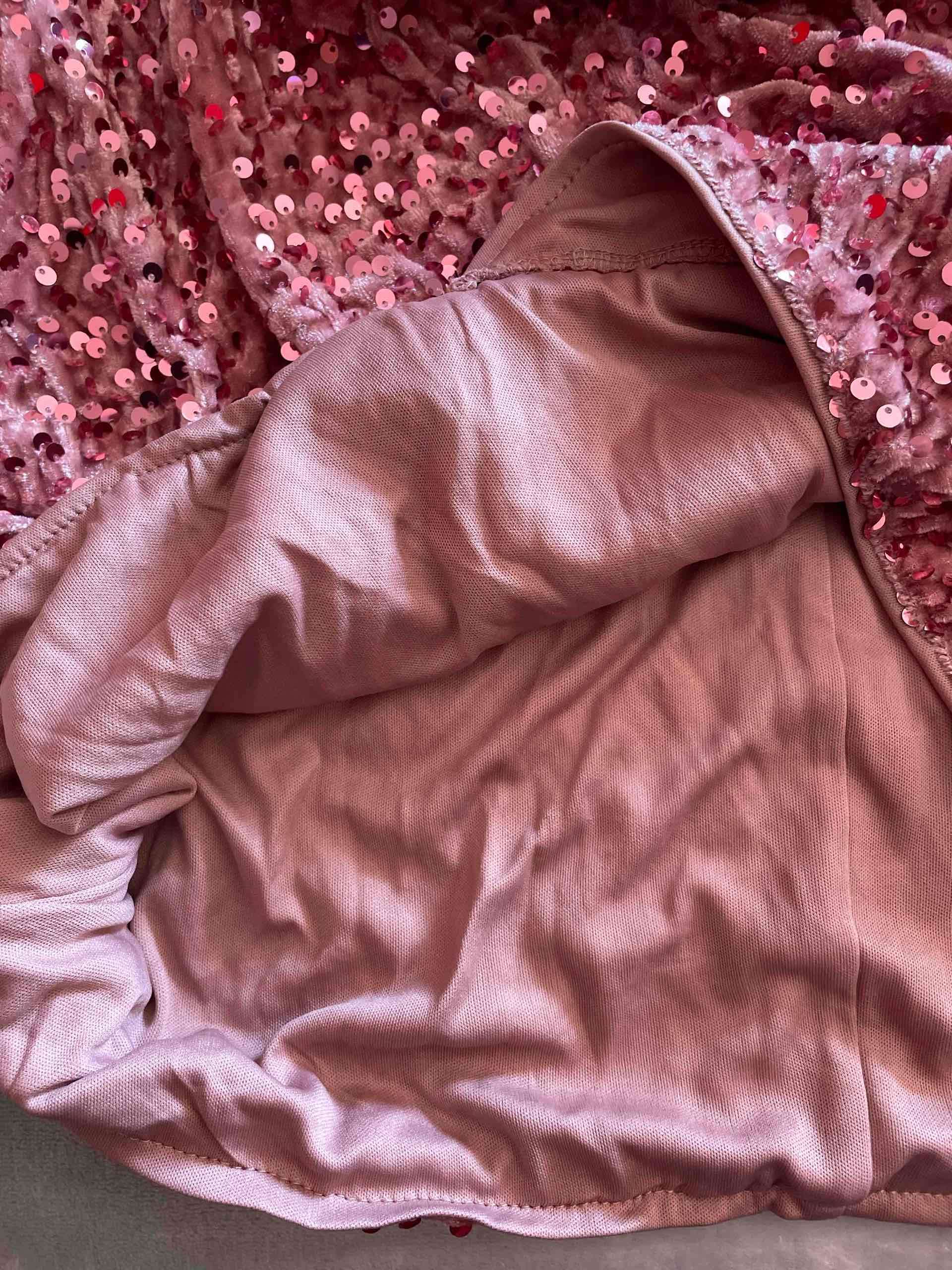 Vestido rosado de lentejuelas - miniatura 2