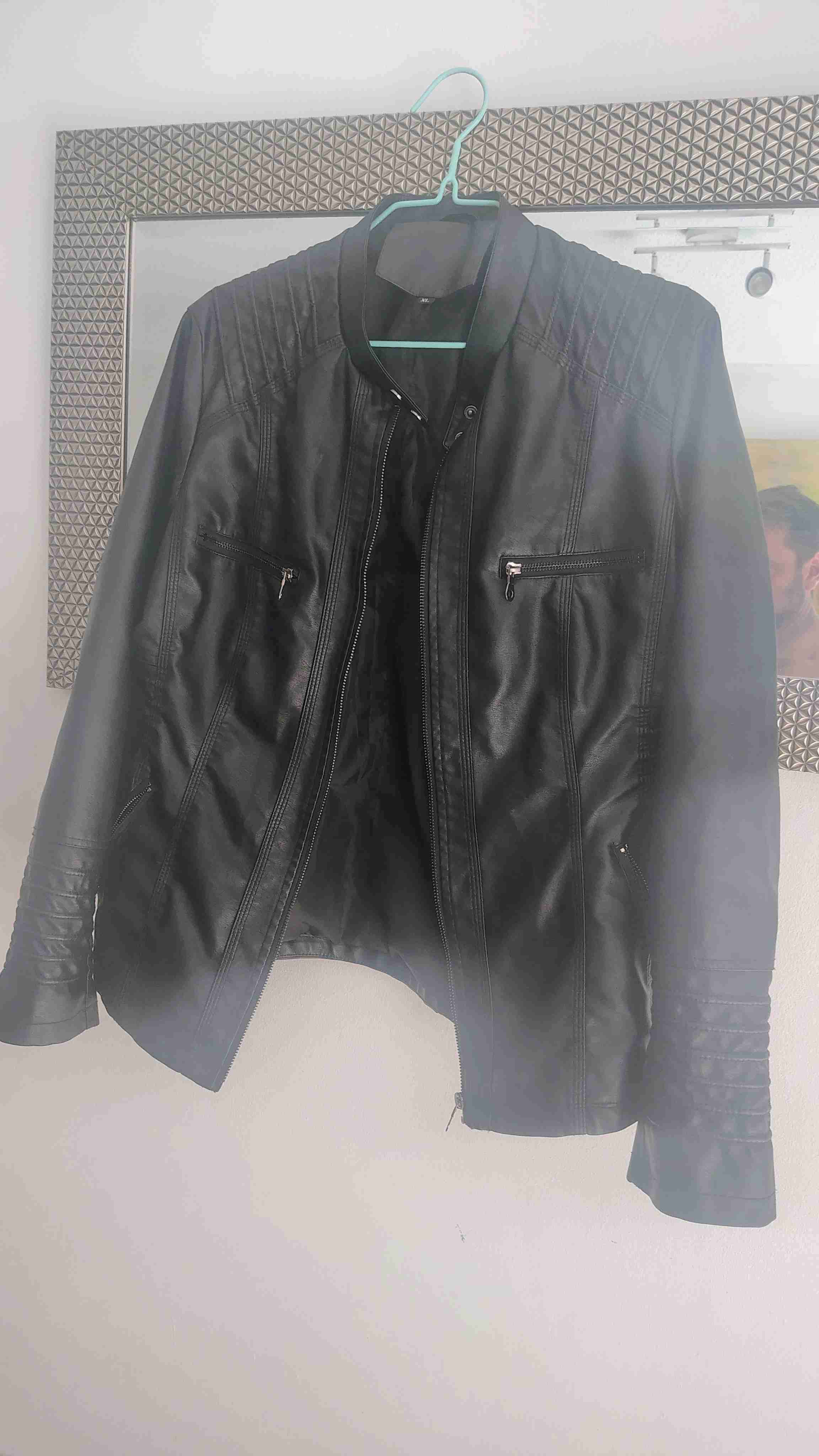 Chaqueta negra de cuero sintético - miniatura 2