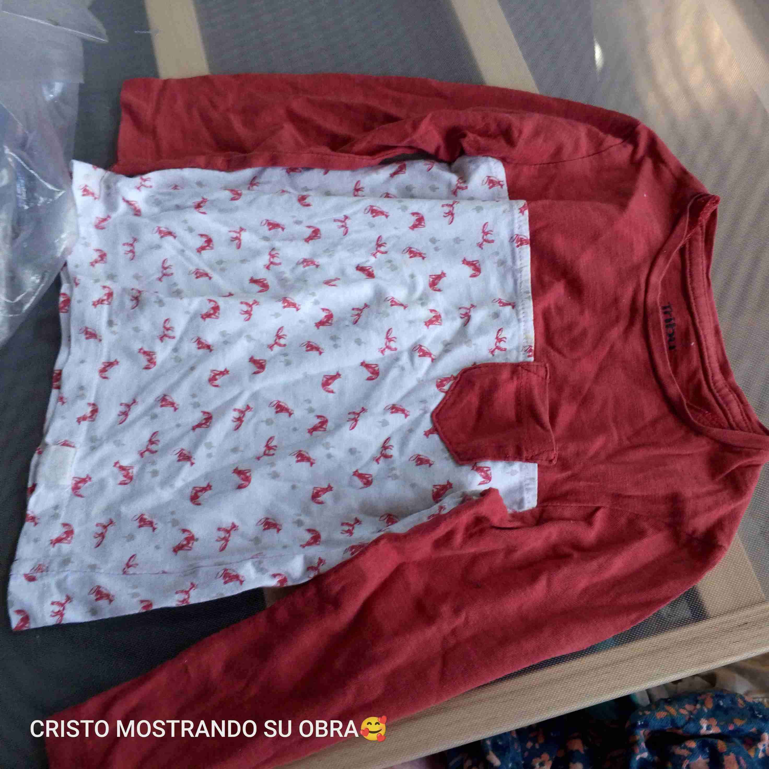 Polera infantil roja con estampado