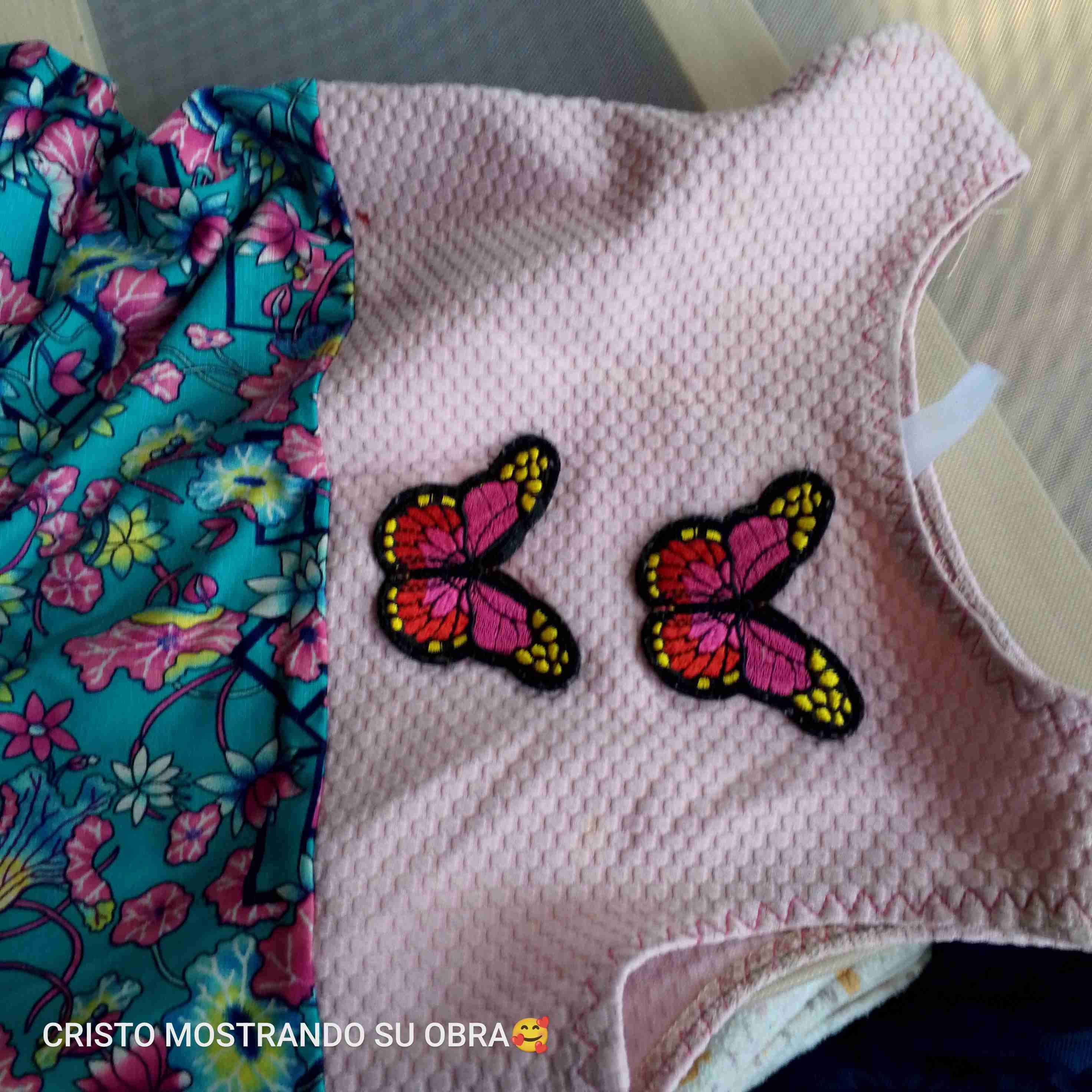 Vestido floral con mariposas - miniatura 2