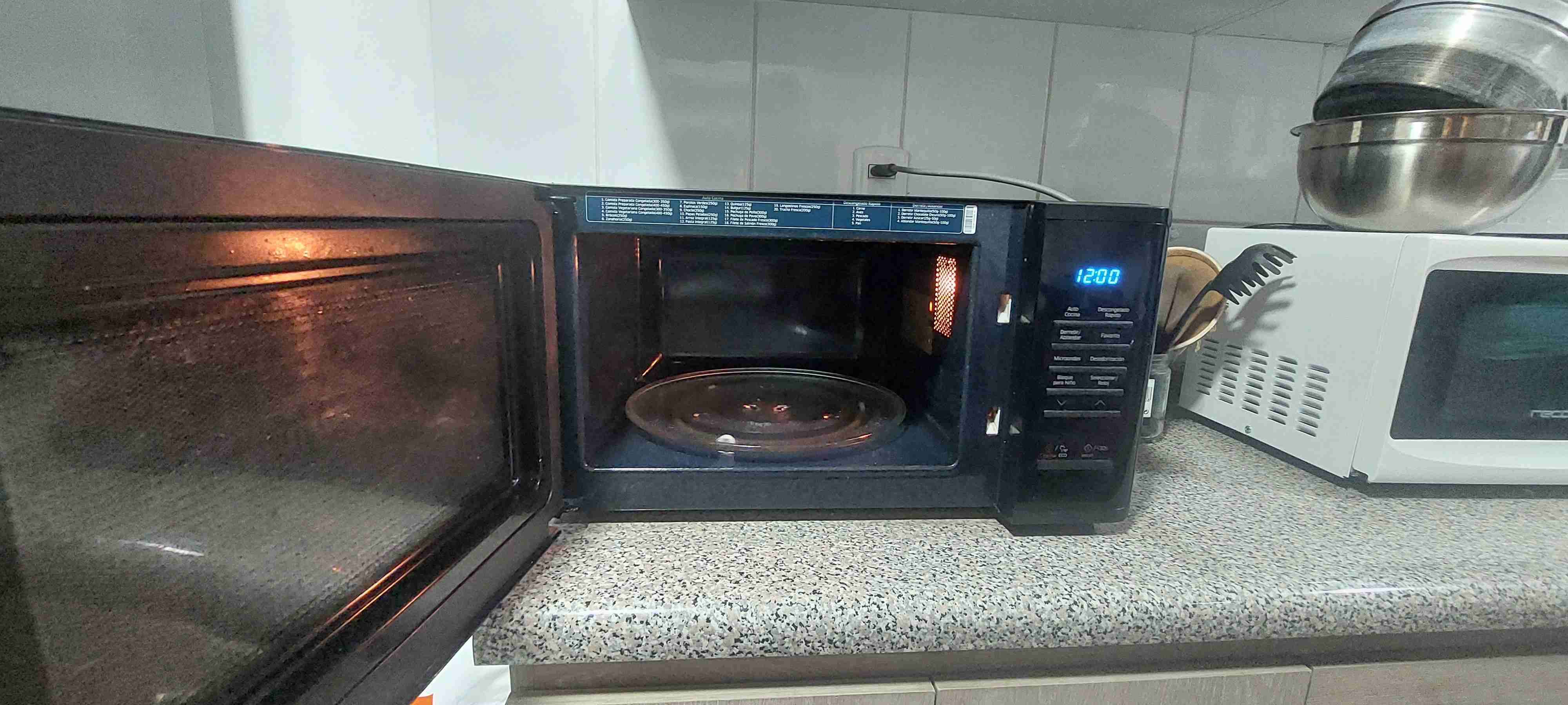 Microondas digital con grill,marca Samsung