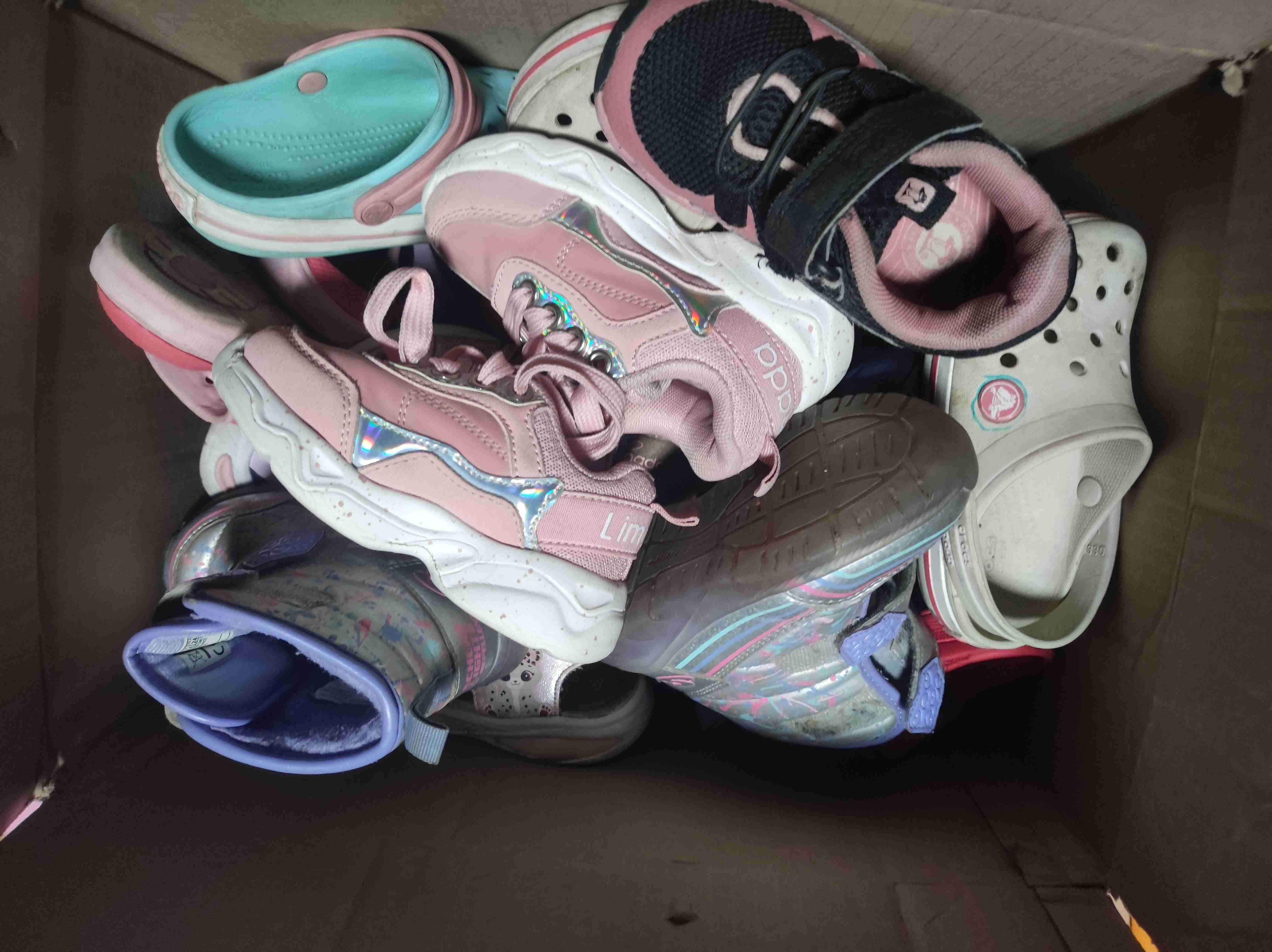 Lote de calzado infantil usado - miniatura 2