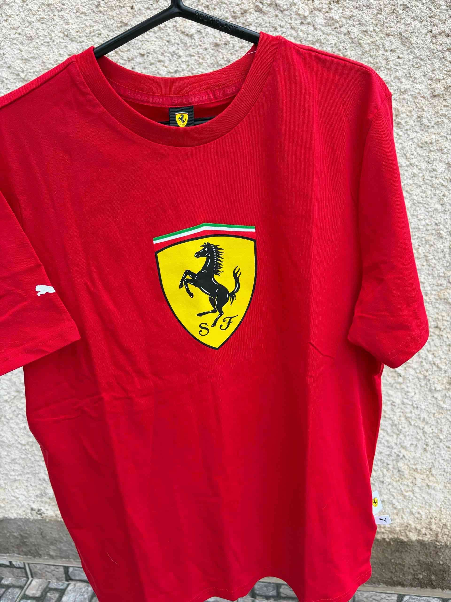 Polera roja Ferrari estilo casual