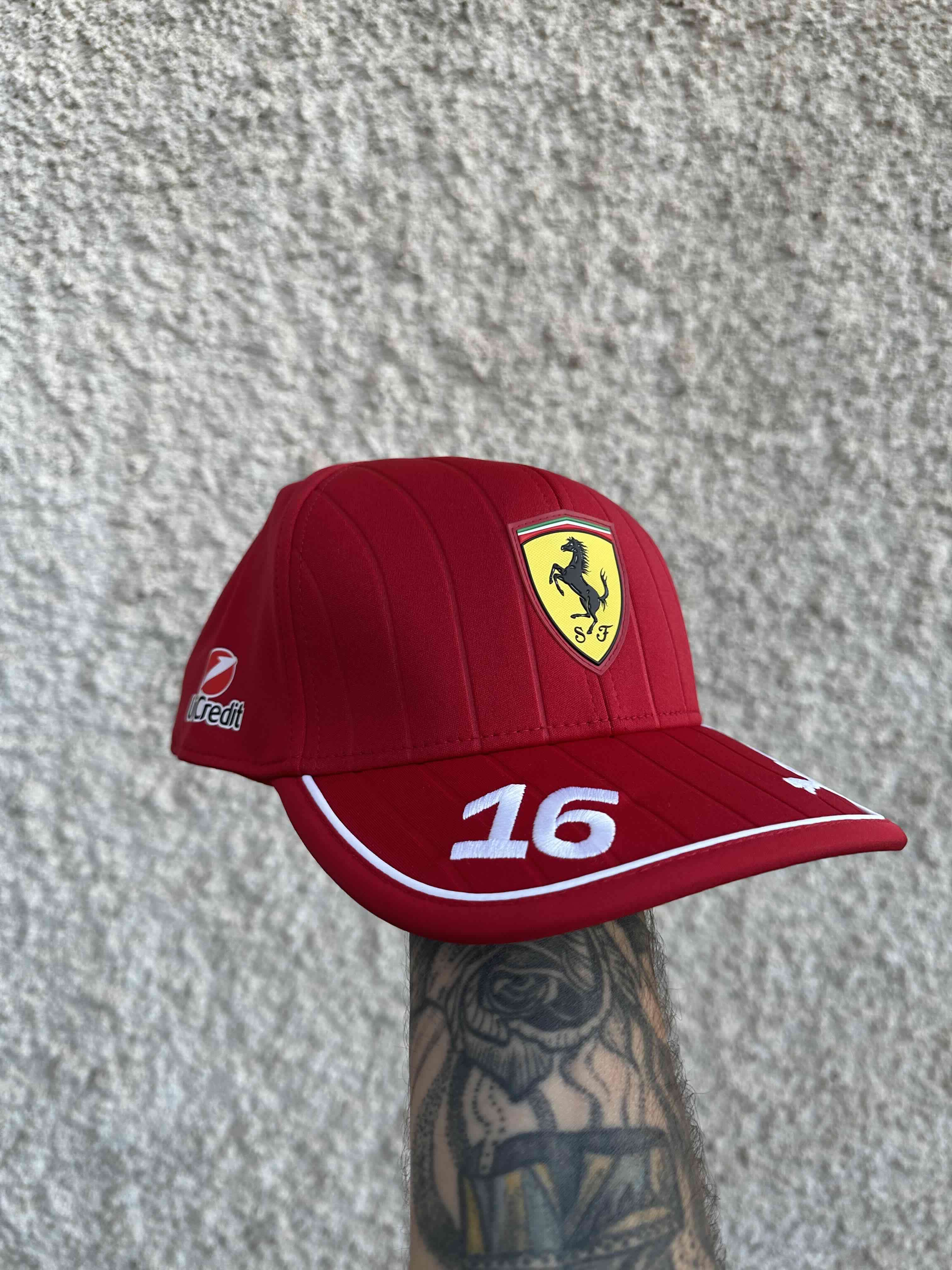 Gorra roja Ferrari - miniatura 2
