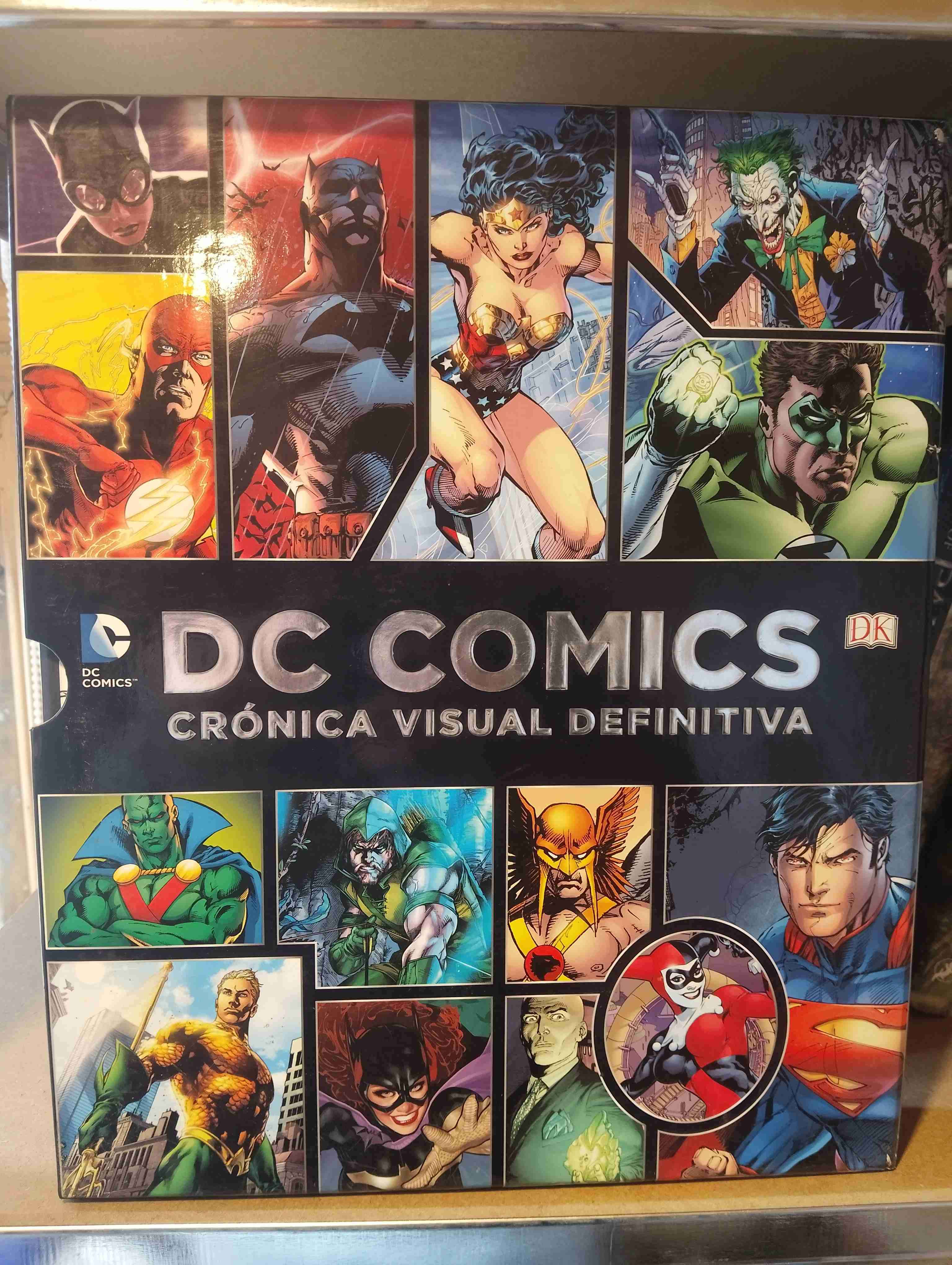 Libro DC Comics Crónica Visual