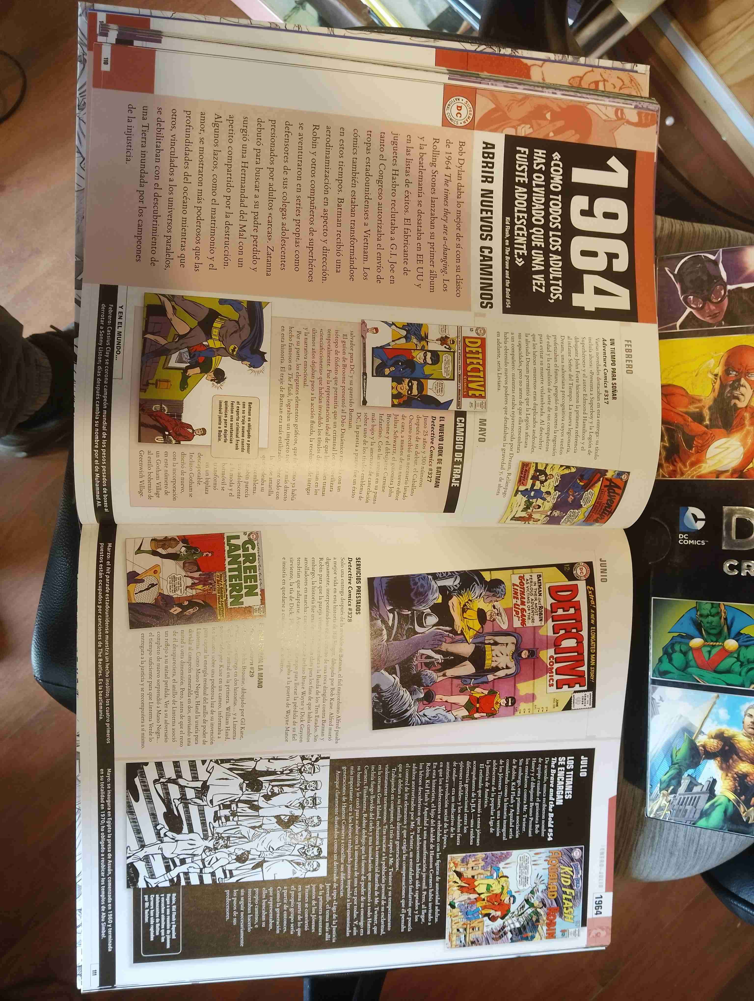 Libro DC Comics Crónica Visual - miniatura 4