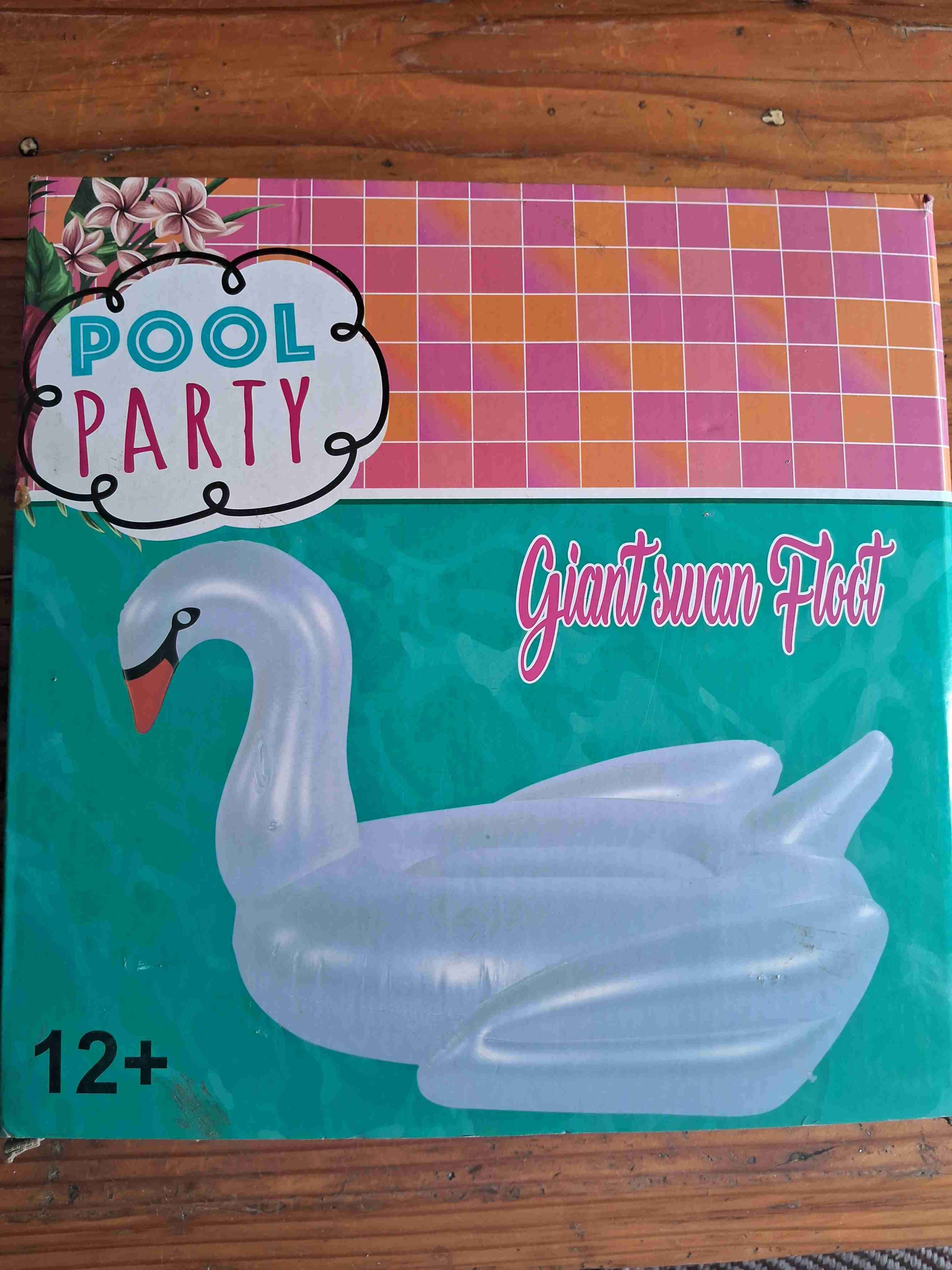 Flotador gigante en forma de cisne