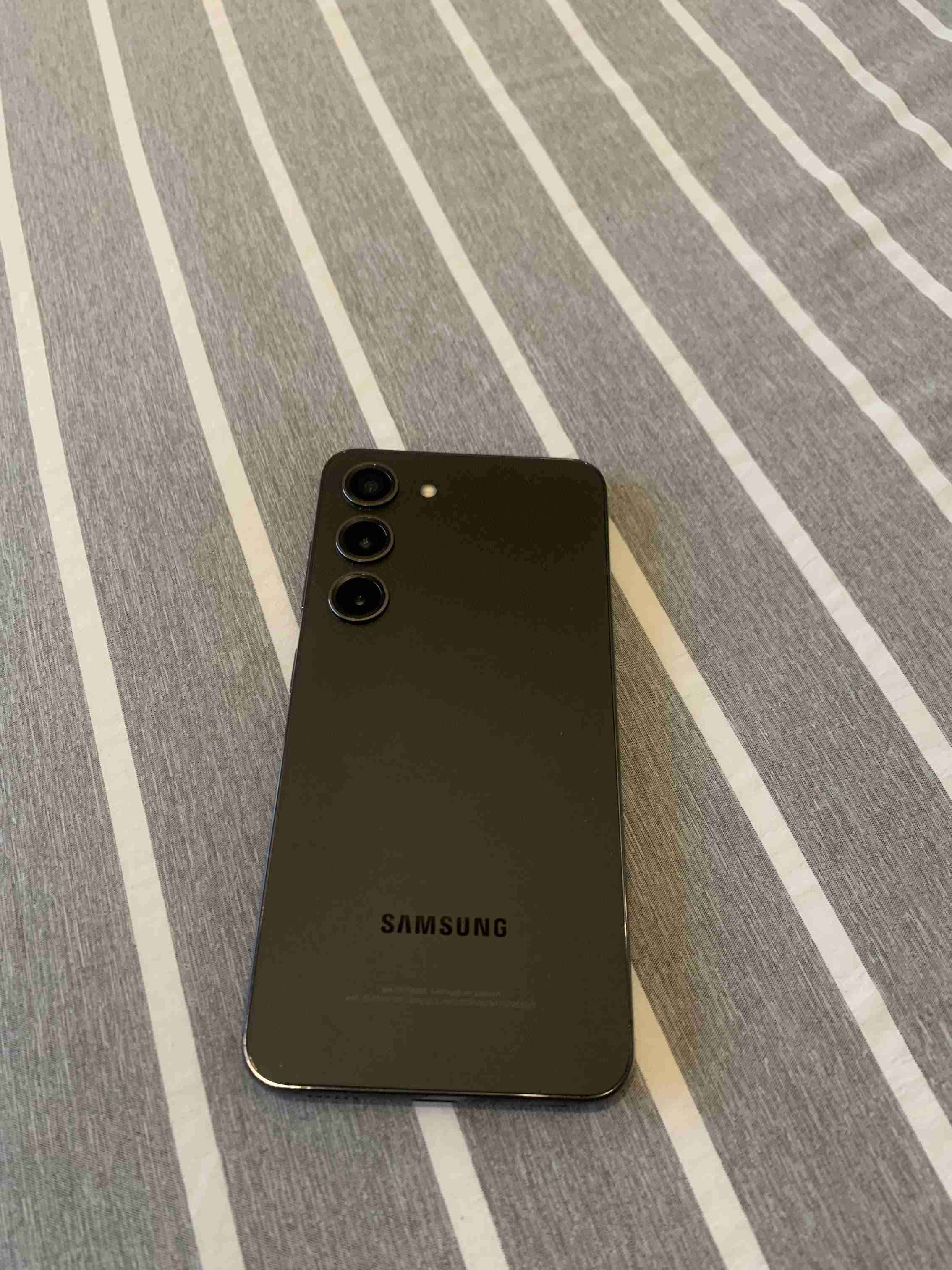 Samsung Galaxy S23 con caja - miniatura 6