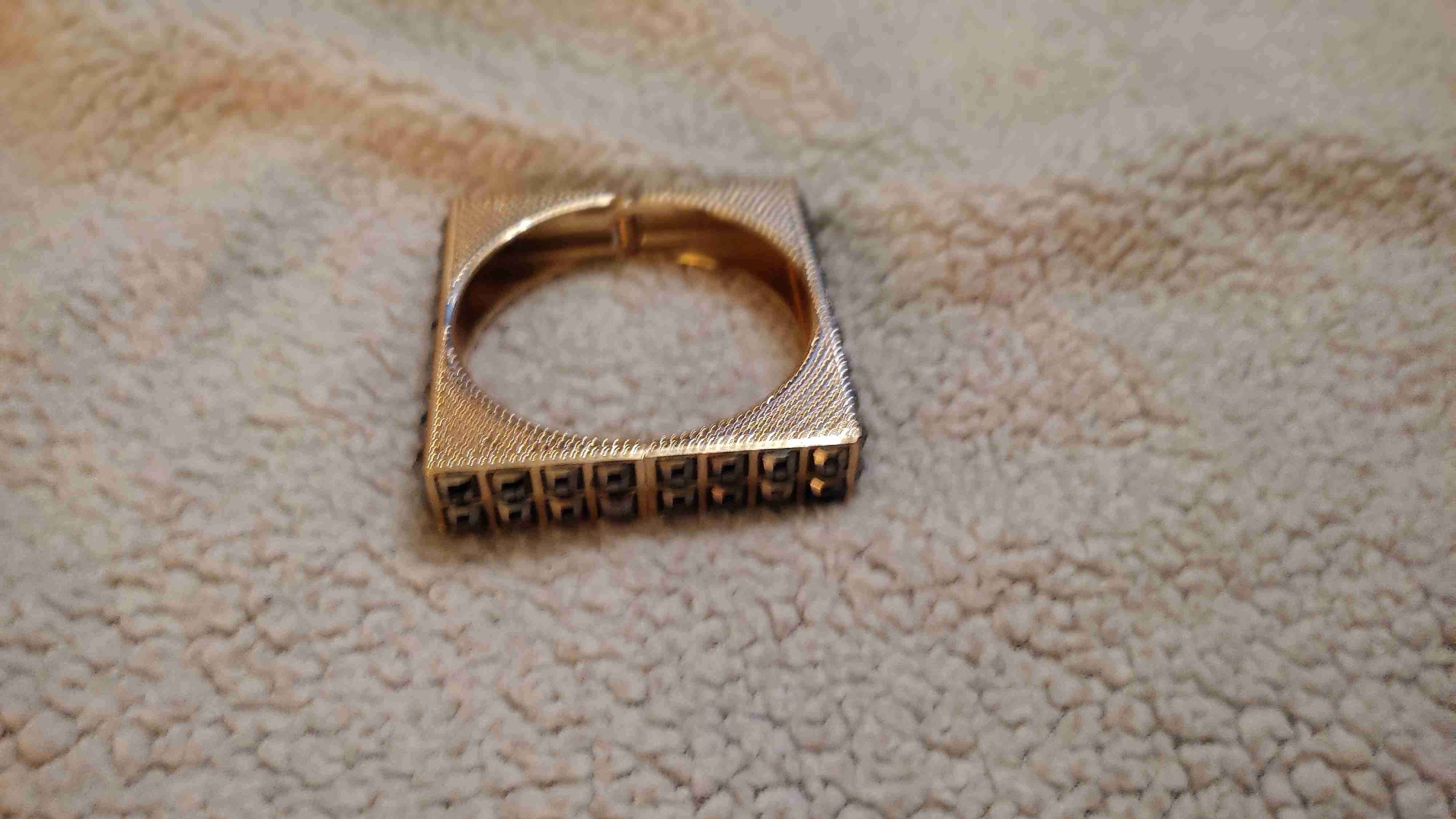 Pulsera cuadrado dorado