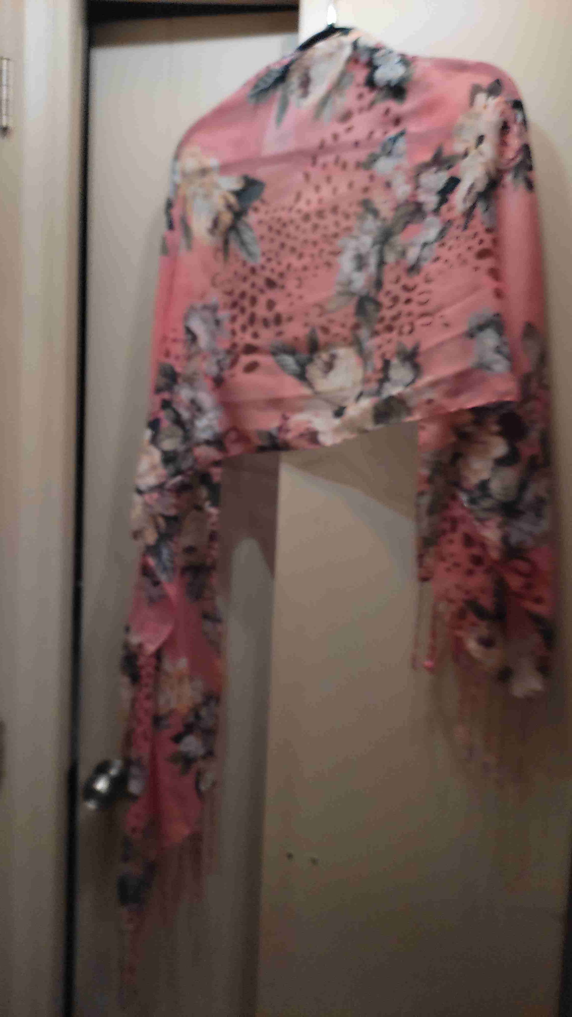 Pañuelos floral rosa con flecos