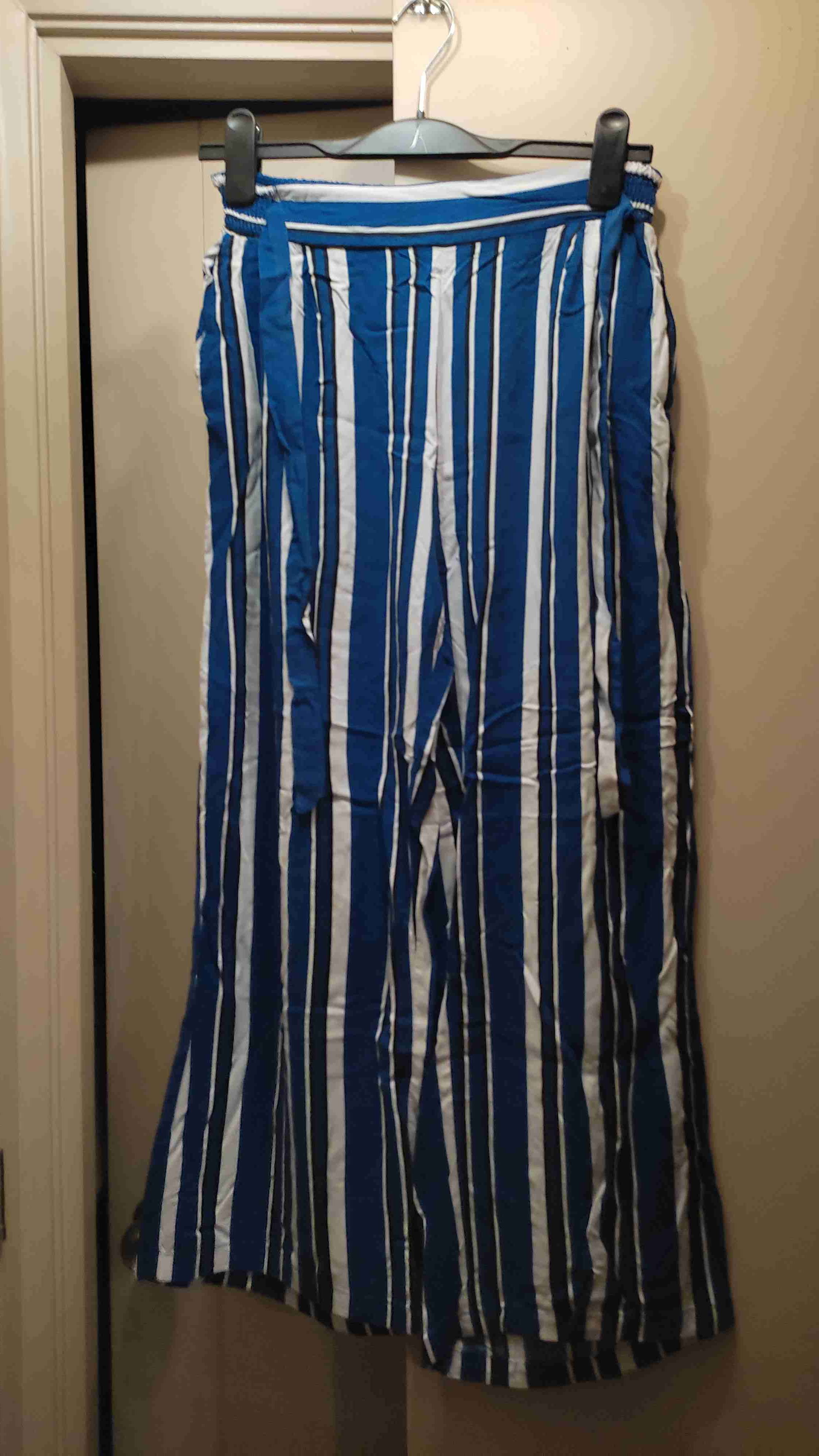 Pantalones rayados azules - miniatura 2