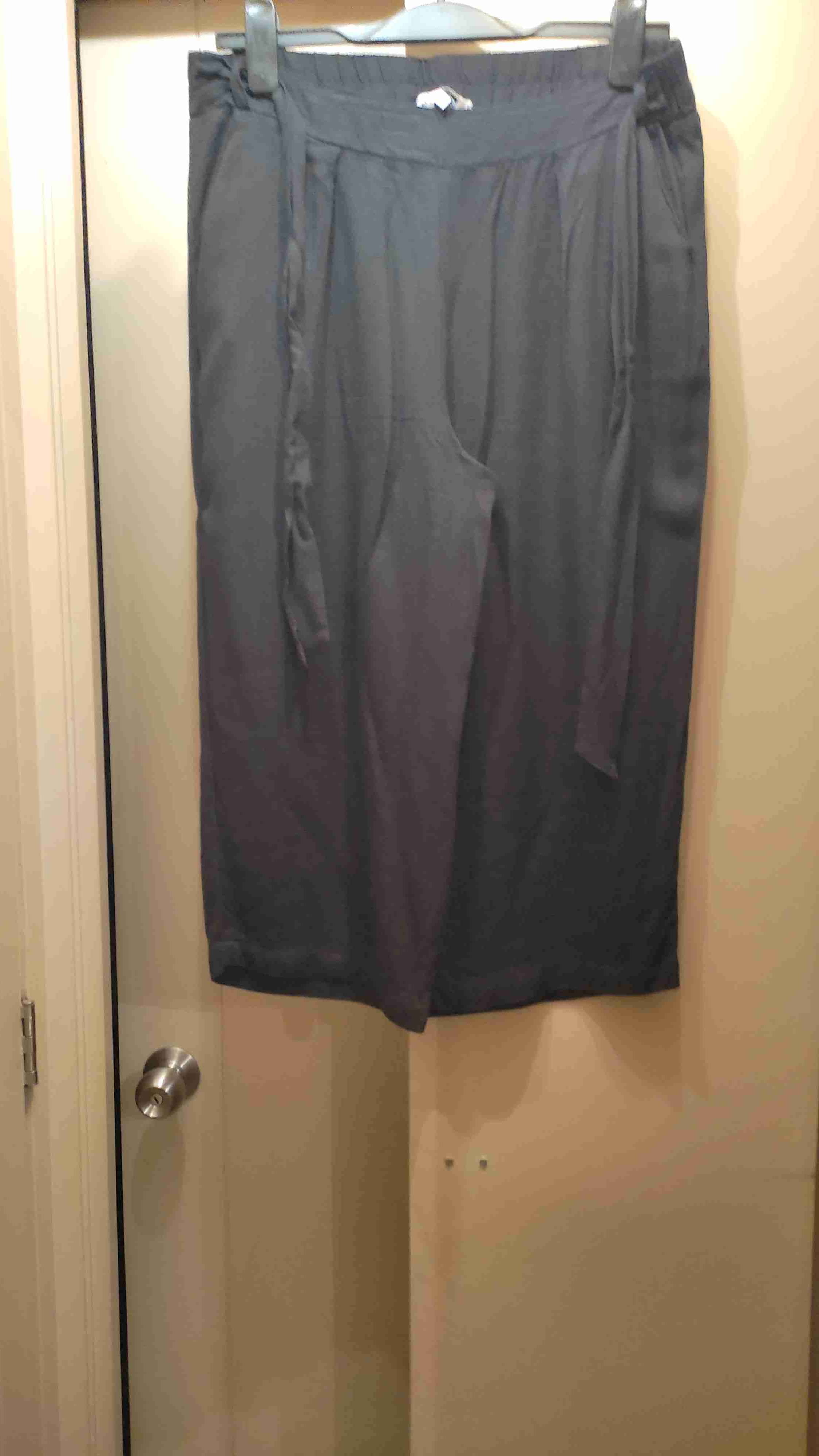 Pantalón negro con cinturón