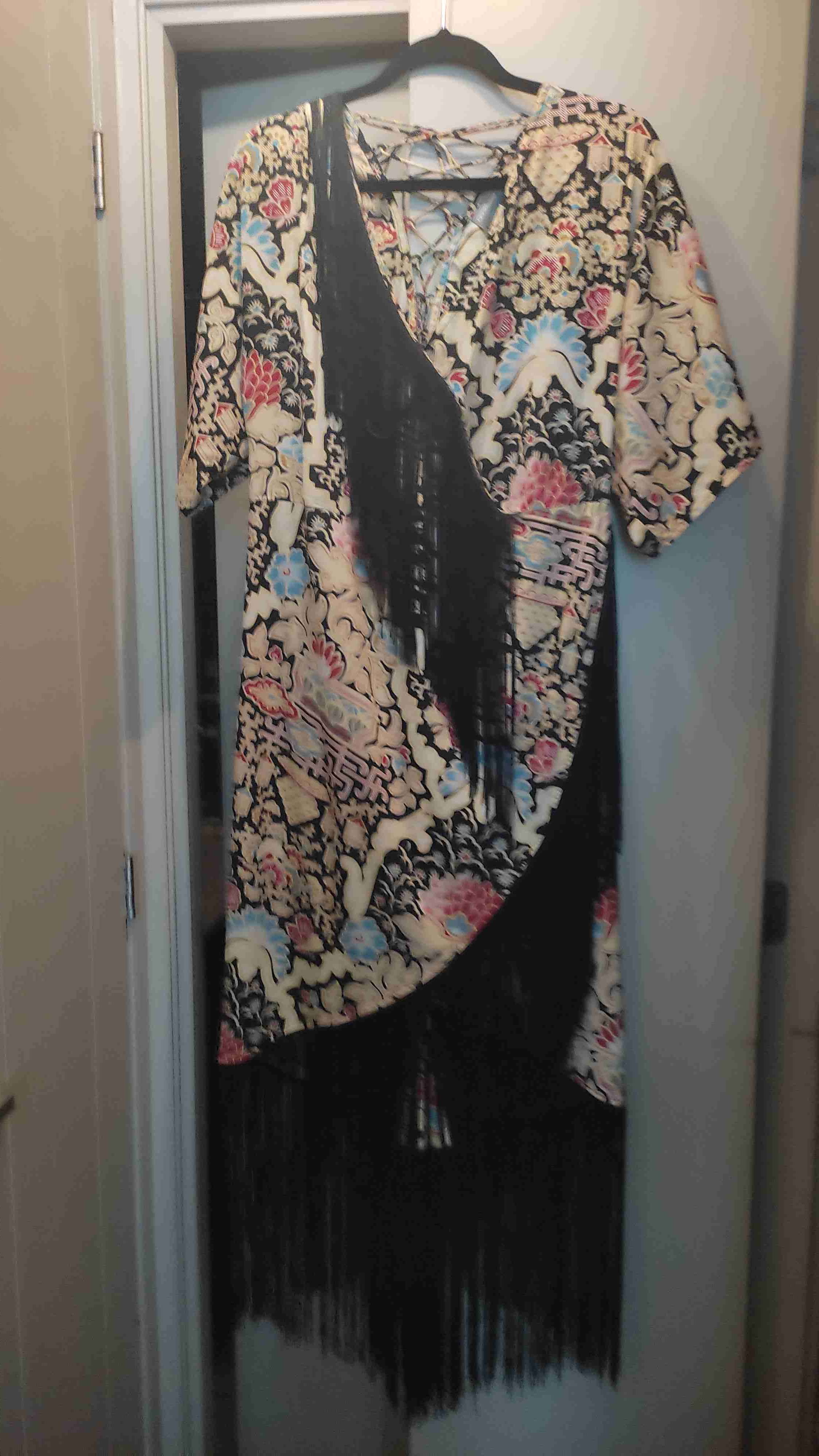 Vestido estampado con flecos