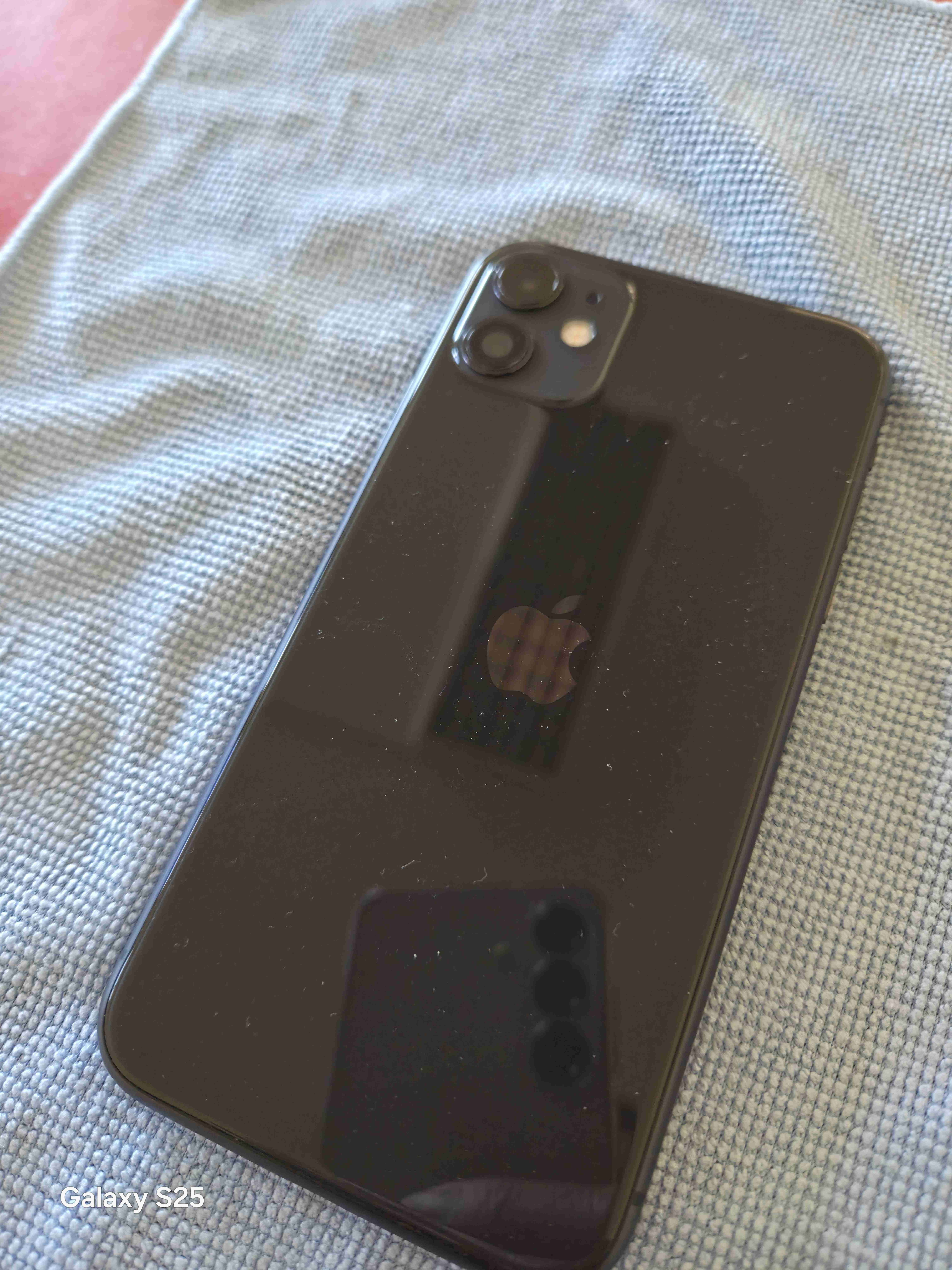 iPhone 11. 64 GB. Buen estado. - miniatura 2