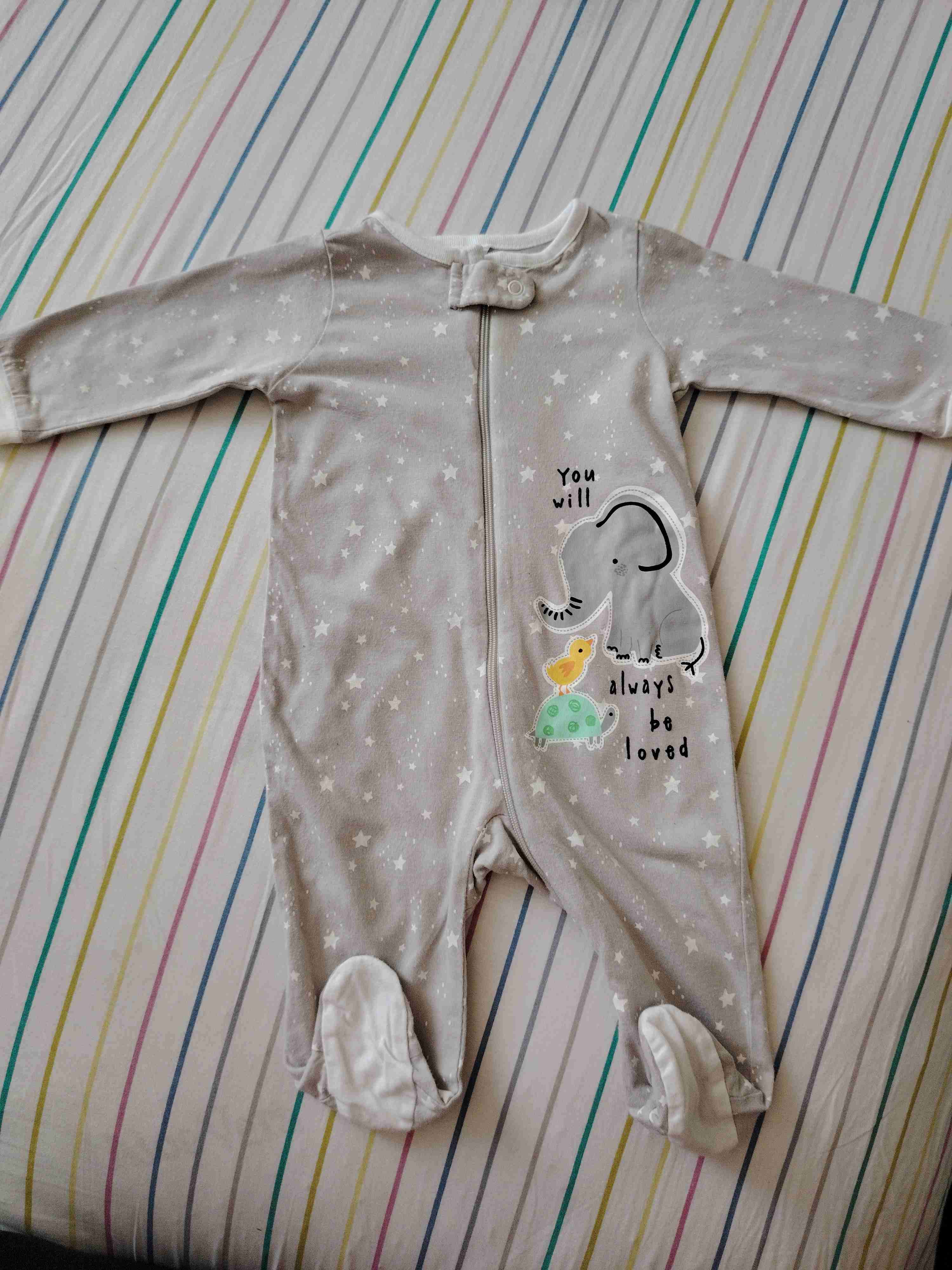 Enterito elefante color gris con estrellitas